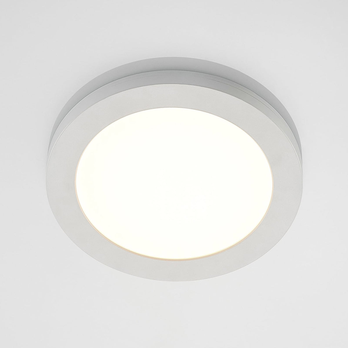 LED taklampe Aureka 2-pakning med sensor hvit nærbilde