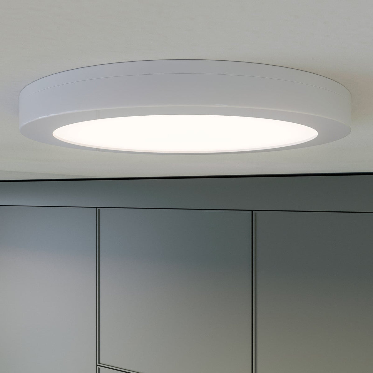 LED taklampe Aureka med bevegelsessensor CCT montert i tak