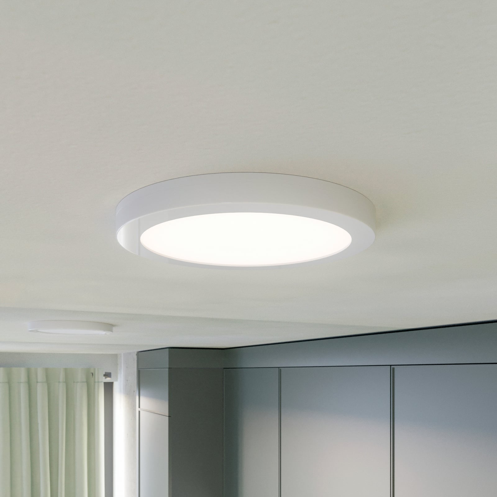 LED taklampe Aureka med bevegelsessensor CCT nærbilde av sensor