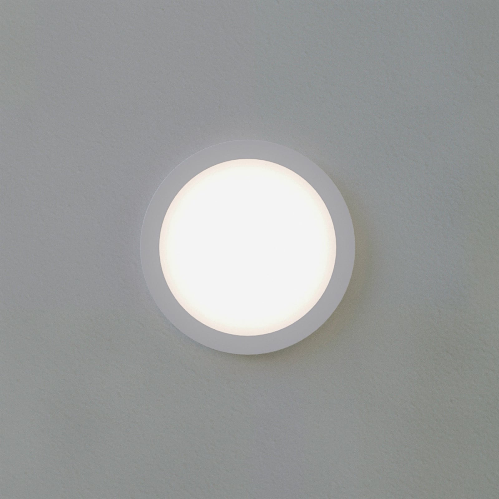 LED taklampe Aureka med bevegelsessensor CCT lysstyrke eksempel