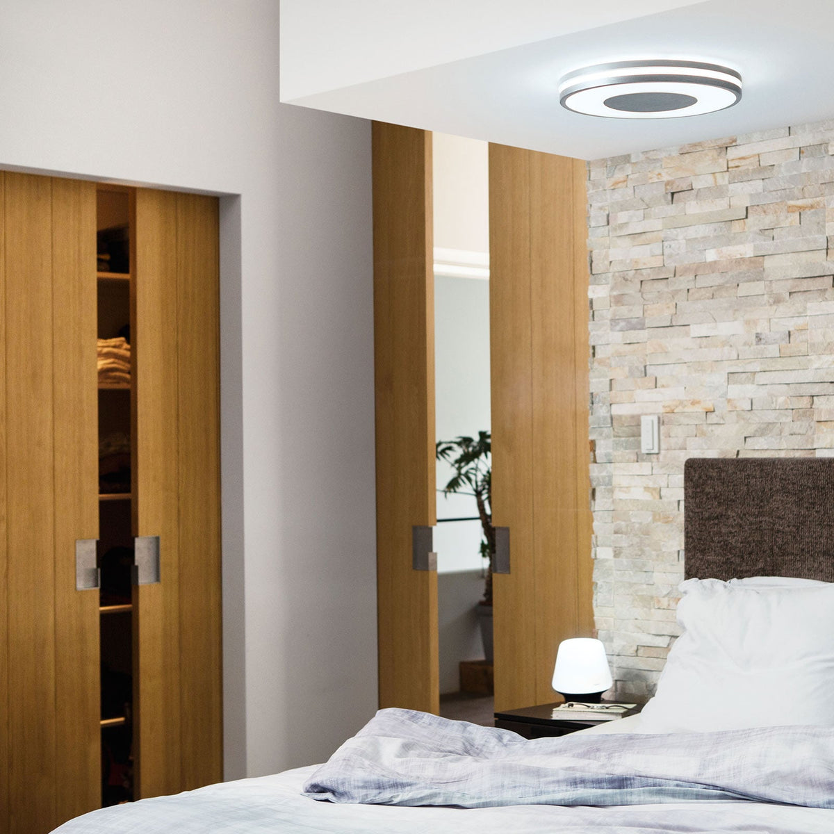 LED taklampe Being dimbar CCT Ø35 cm aluminium Philips Hue nærbilde