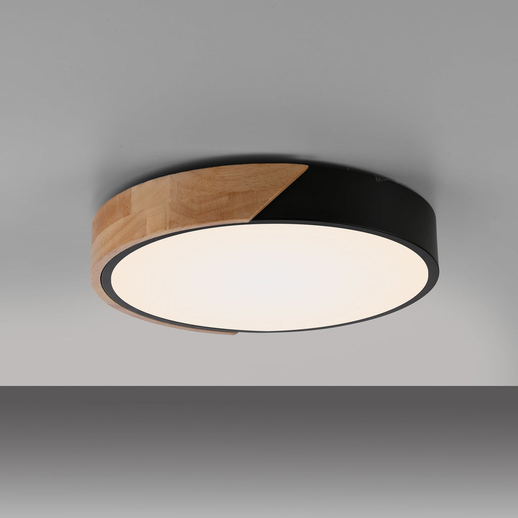 Nærbilde av tredetaljer på LED taklampe Bila svart tre Ø32 cm