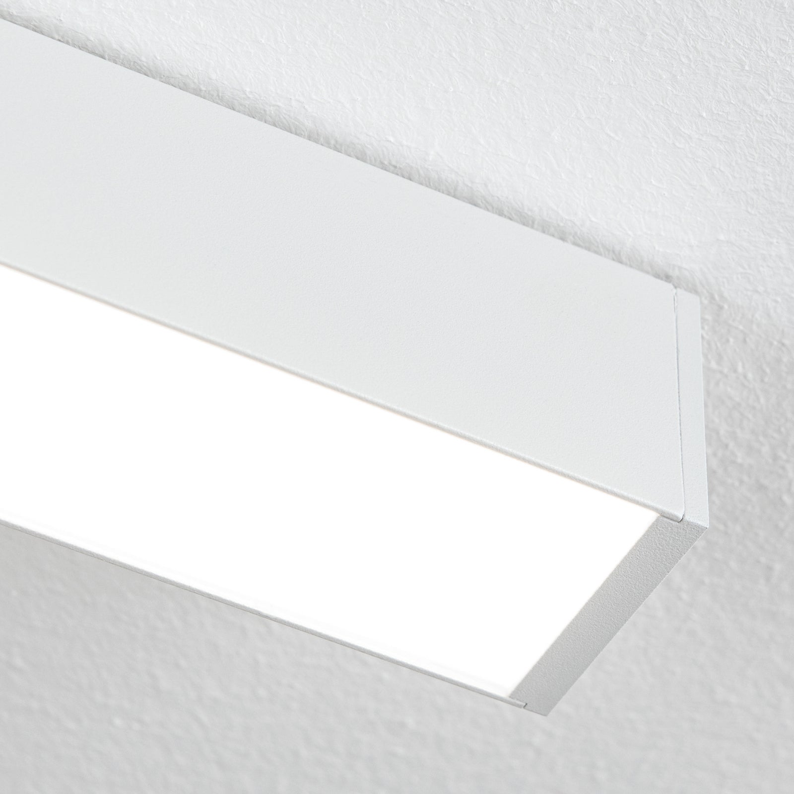 LED taklampe Bounce hvit aluminium CCT 113 cm 35W lysfordeling i rom