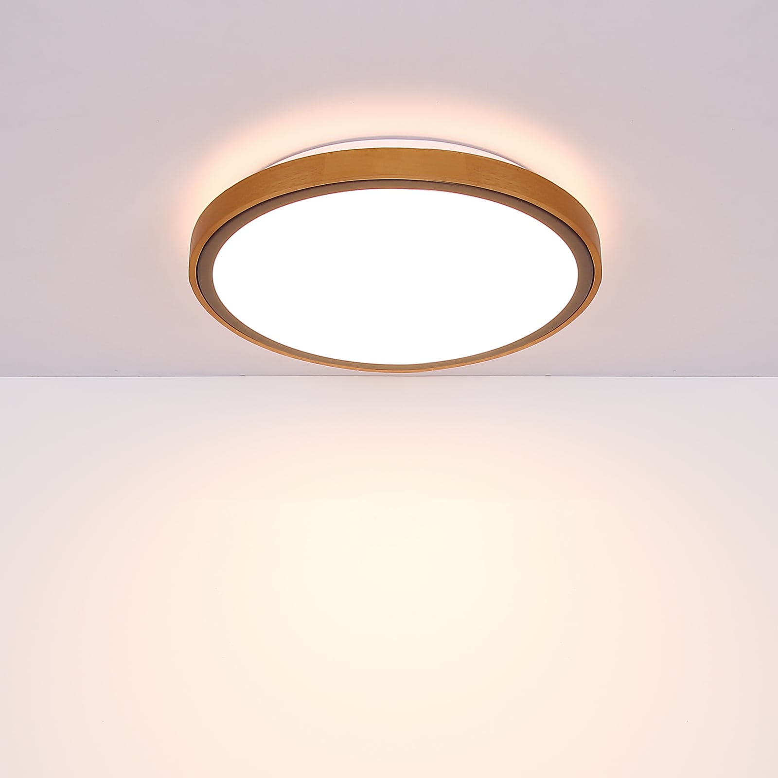 Detalj av treverket på LED taklampe Bruno med treramme