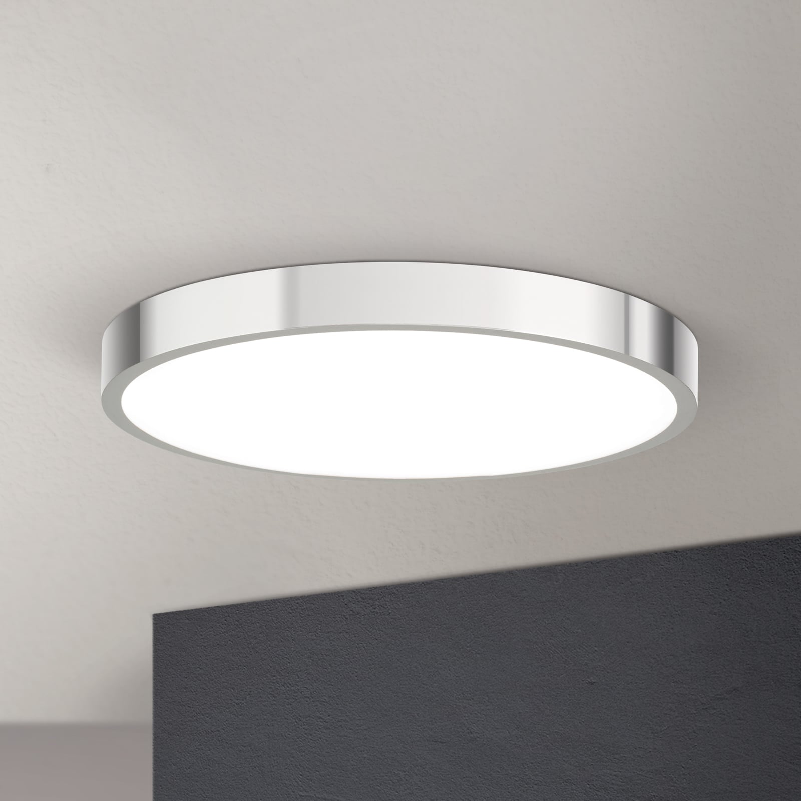 Detalj av LED taklampe Bully krom akrylglass