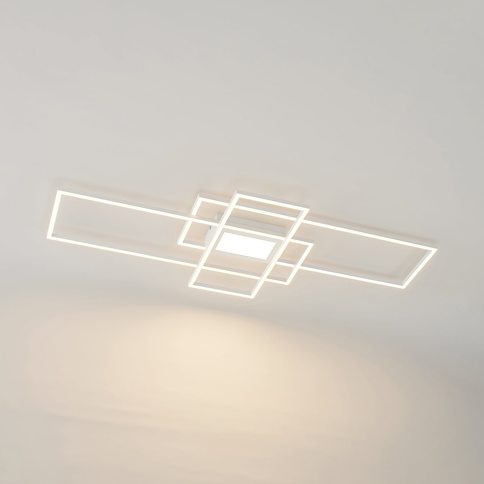LED taklampe Caitlin CCT dimbar hvit med fjernkontroll bakside