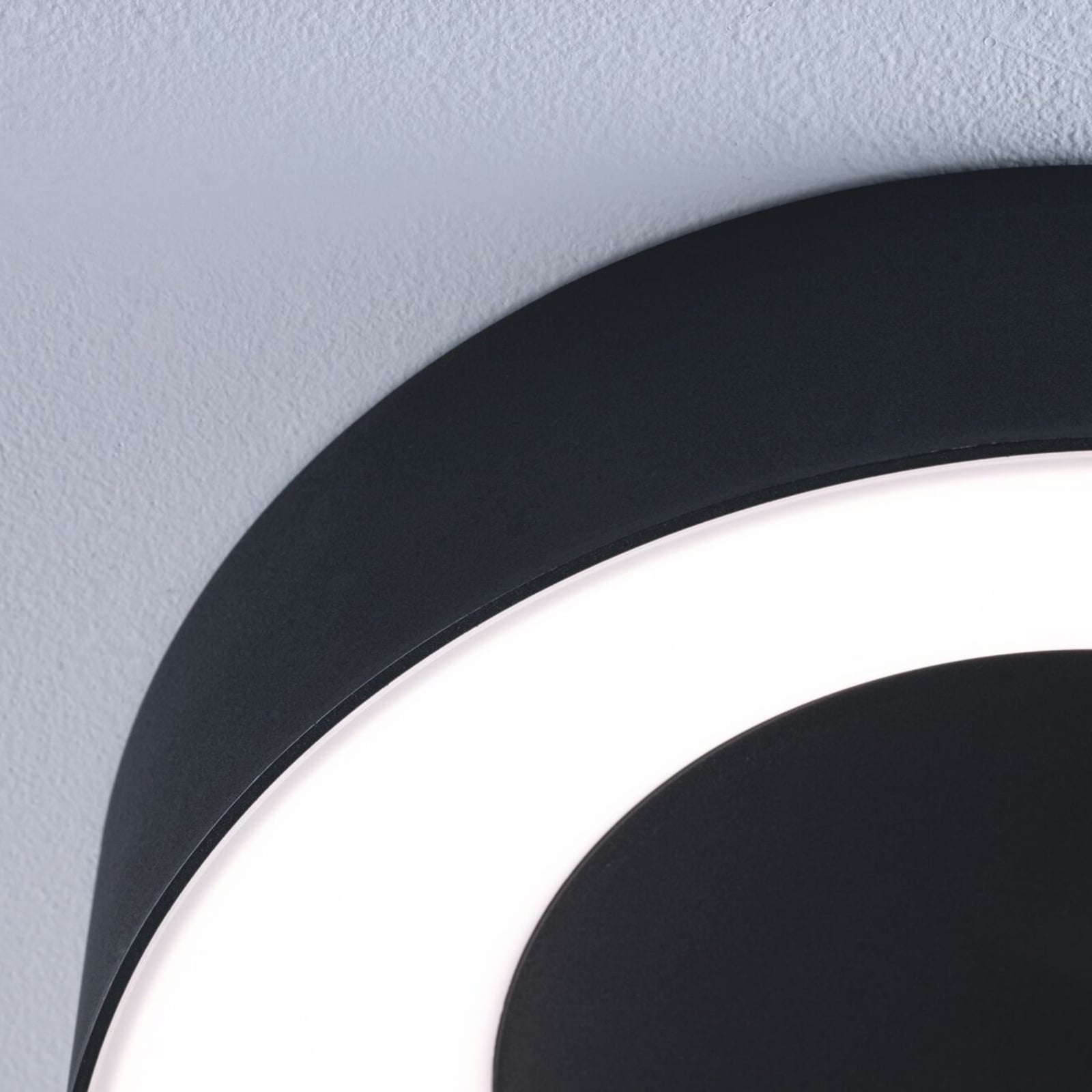 Nærbilde av LED taklampe Casca baderomslampe detaljer