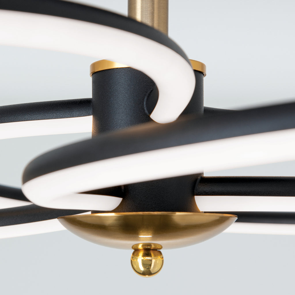 LED taklampe Charlotte 3 ringer svart/gull nærbilde av materiale