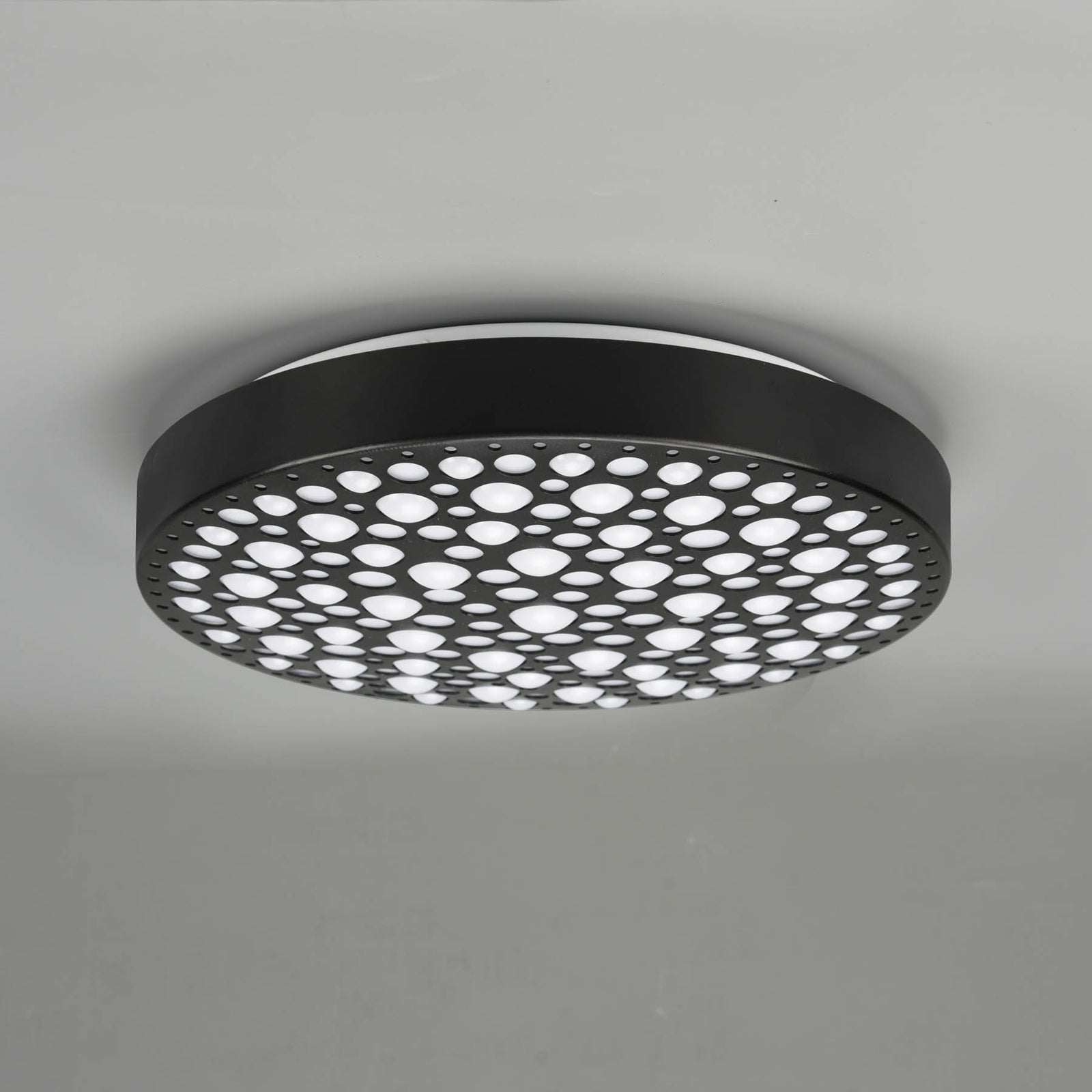Detalj av LED taklampe Chizu dimbar RGB Ø40,5 cm svart med fjernkontroll