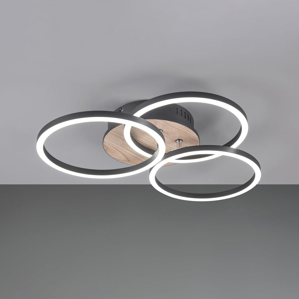 LED taklampe Circle 3-lys tre/svart dimbar CCT 27W - Reality Leuchten med lys på