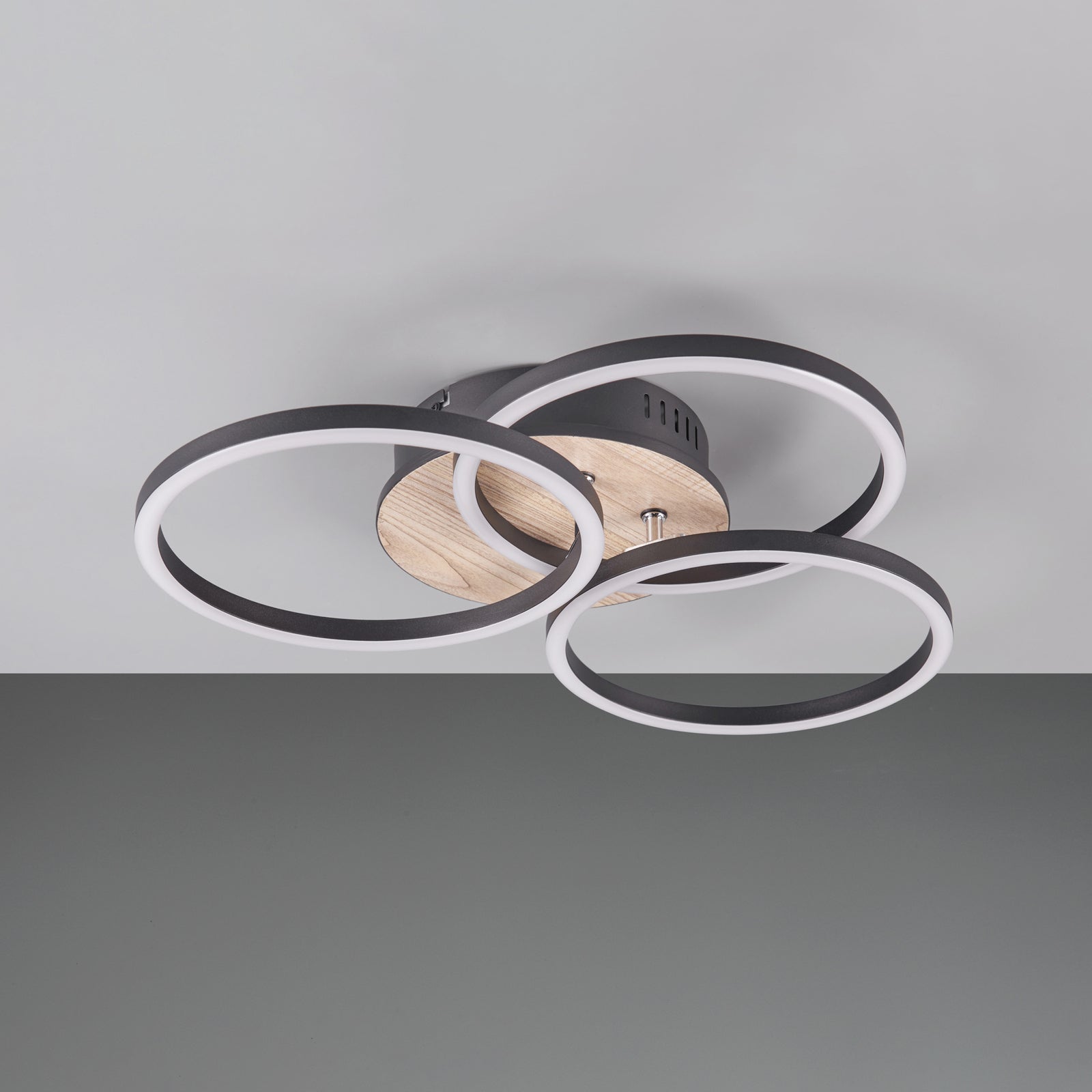 LED taklampe Circle 3-lys tre/svart dimbar CCT 27W - Reality Leuchten detalj av materiale