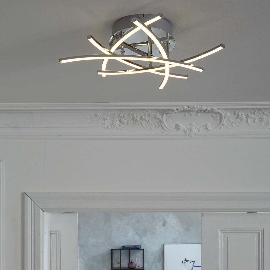 LED taklampe Cross 5-lys krom Ø50 cm CCT dimbar med fjernkontroll helhetsbilde