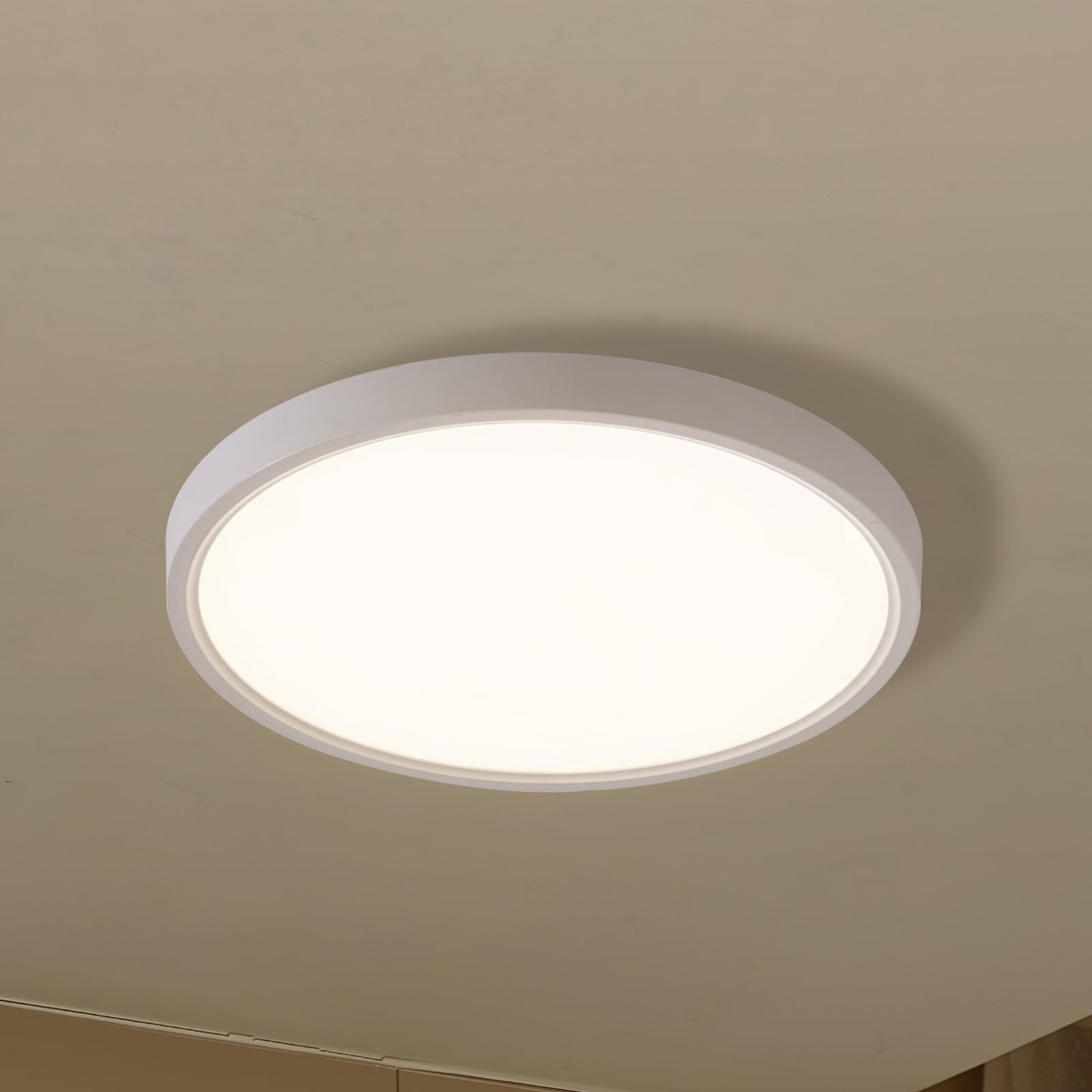 LED taklampe Deika smart dimbar CCT RGB Ø40 cm hvit forfra
