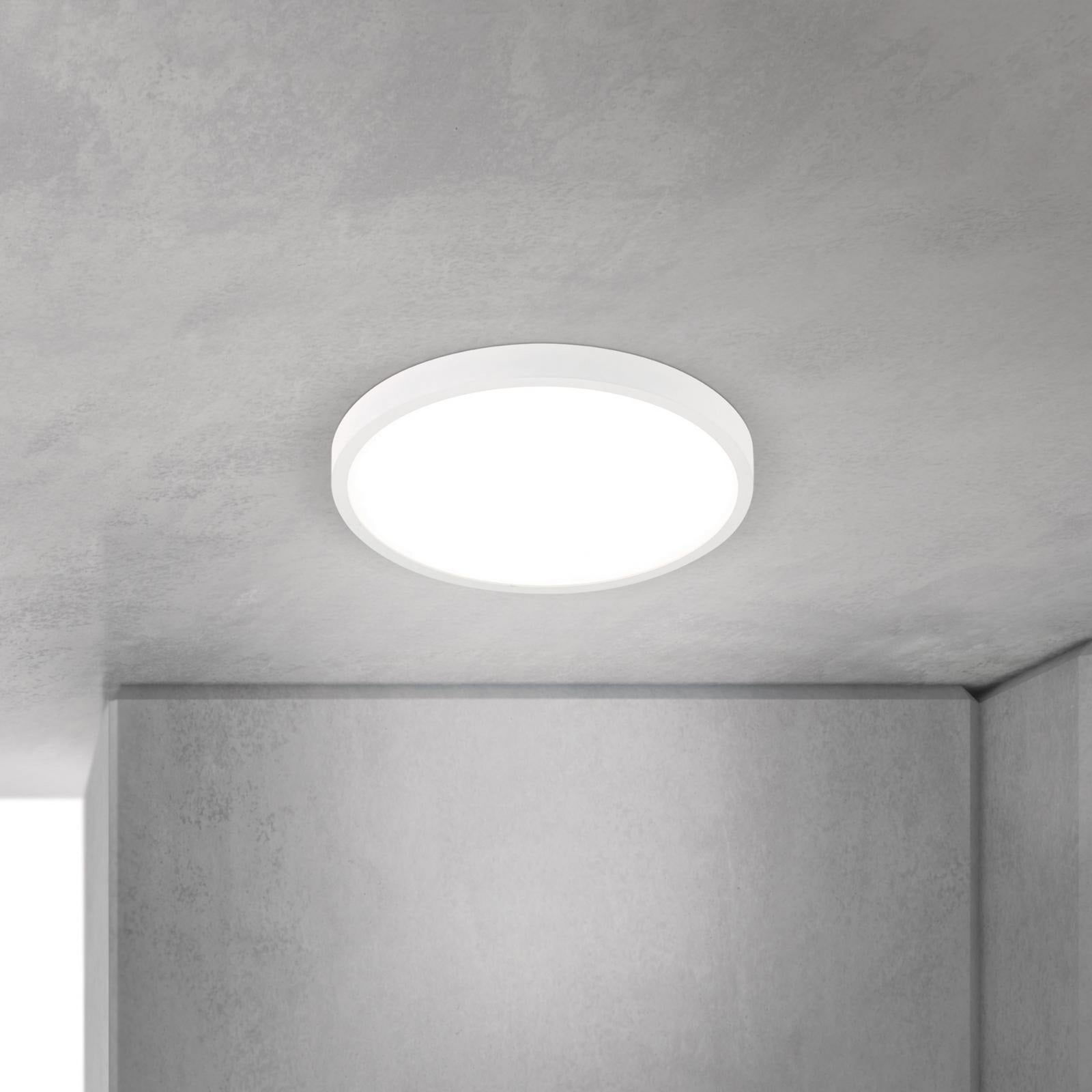 LED taklampe Disc hvit Ø28 cm CCT dimbar 22W montert i rom