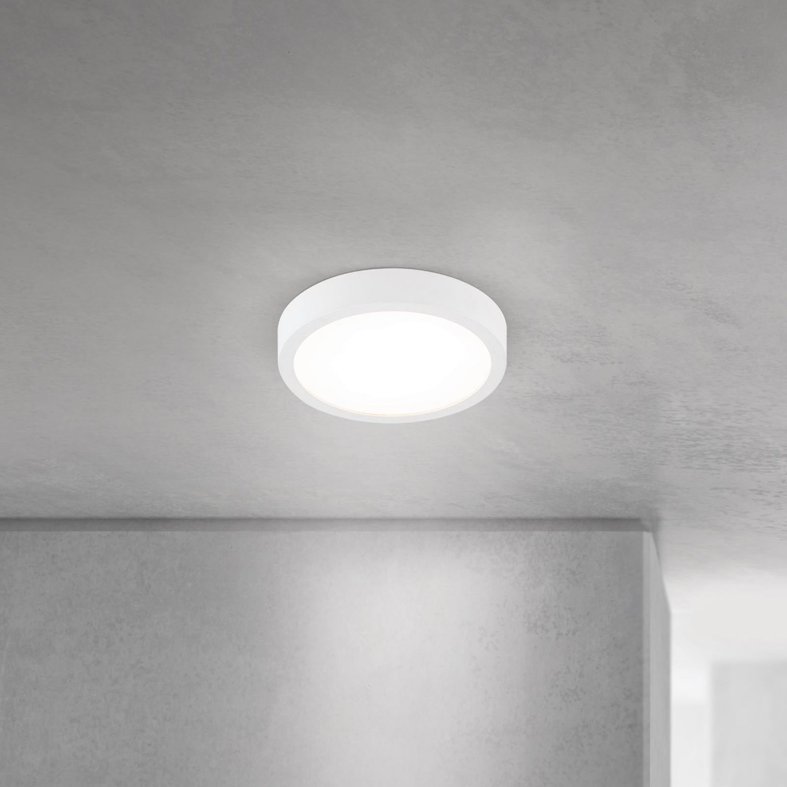 LED taklampe Disc hvit Ø14 cm CCT dimbar 10W montert i tak