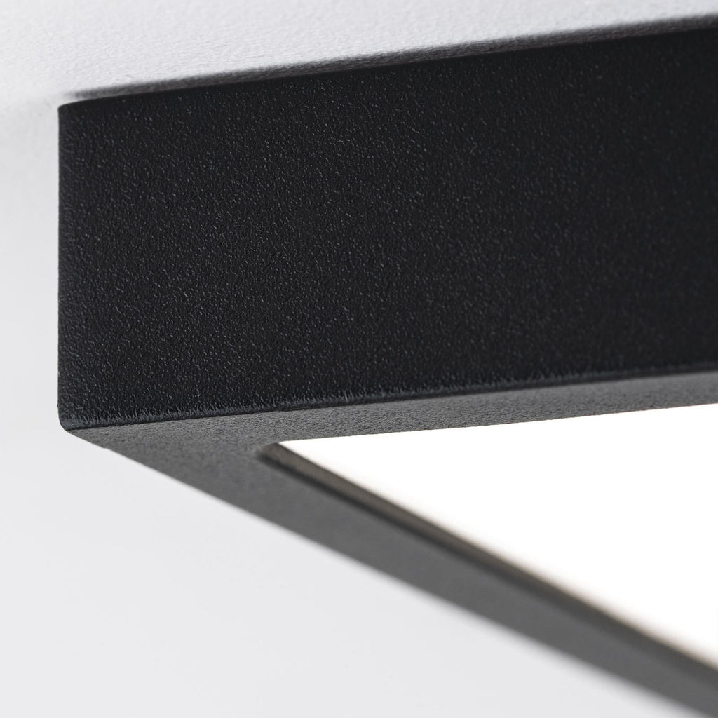 Nærbilde av overflaten på LED taklampe Disc svart 24x24 cm 20W dimbar CCT