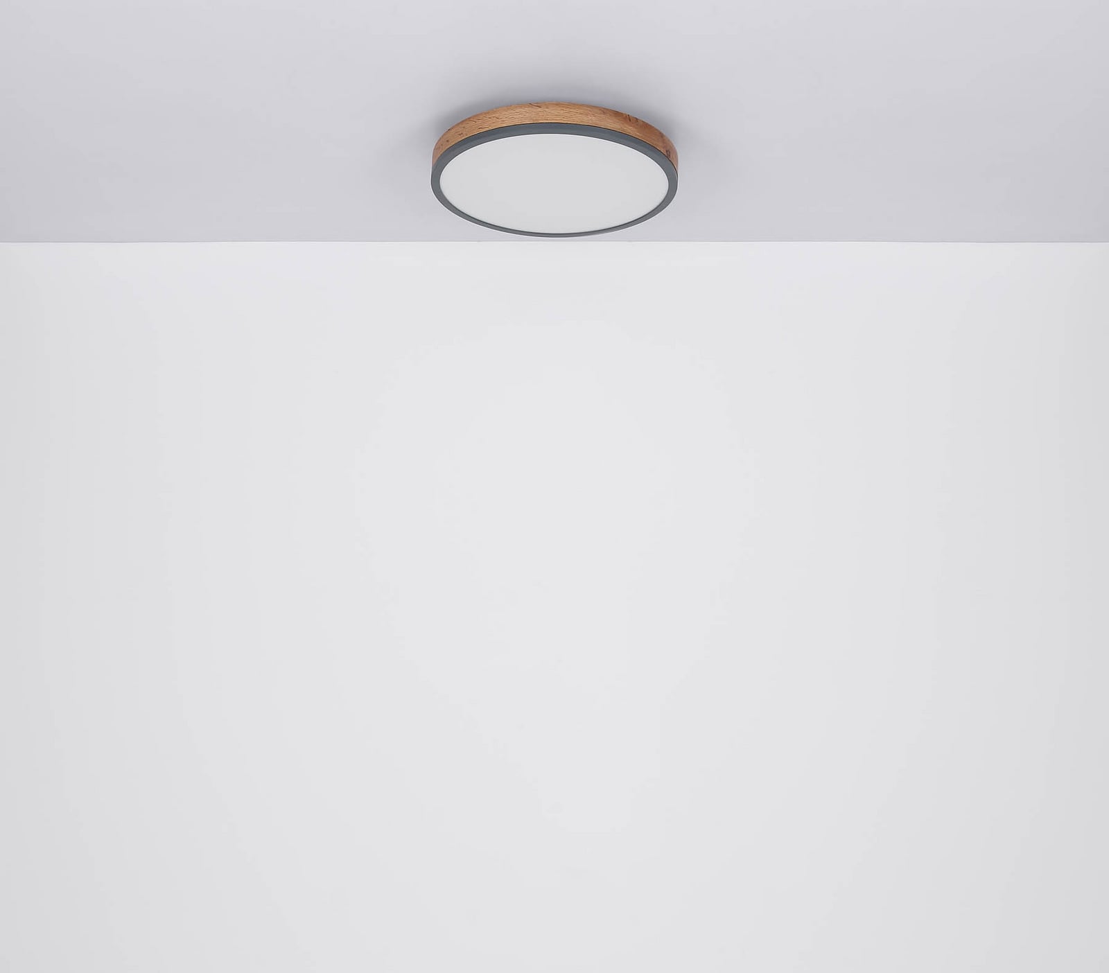 LED taklampe Doro dimbar CCT grafitt/mørkt tre opplyst