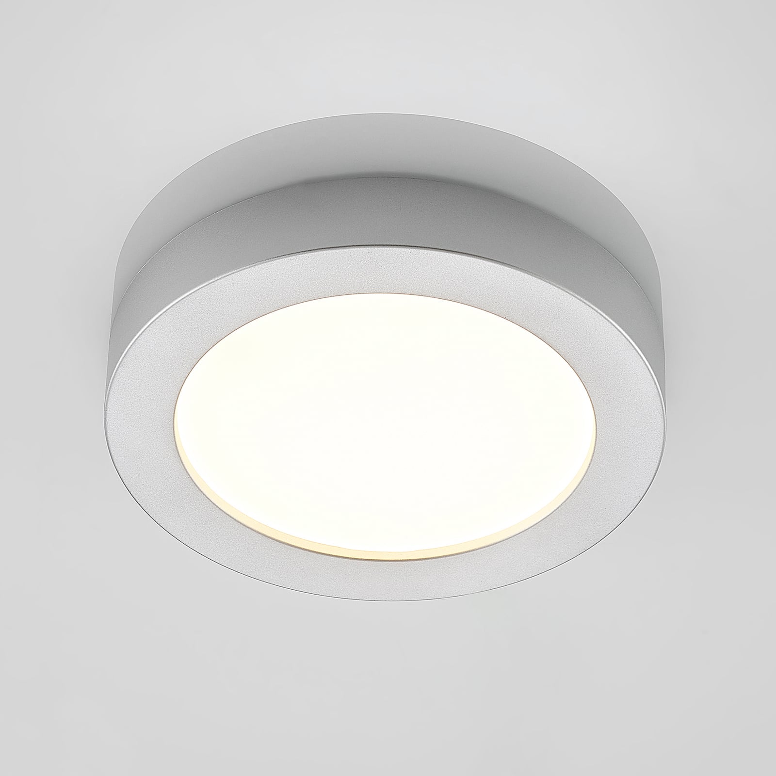 LED taklampe Edwina dimbar sølv Ø23 cm nærbilde av LED-lys