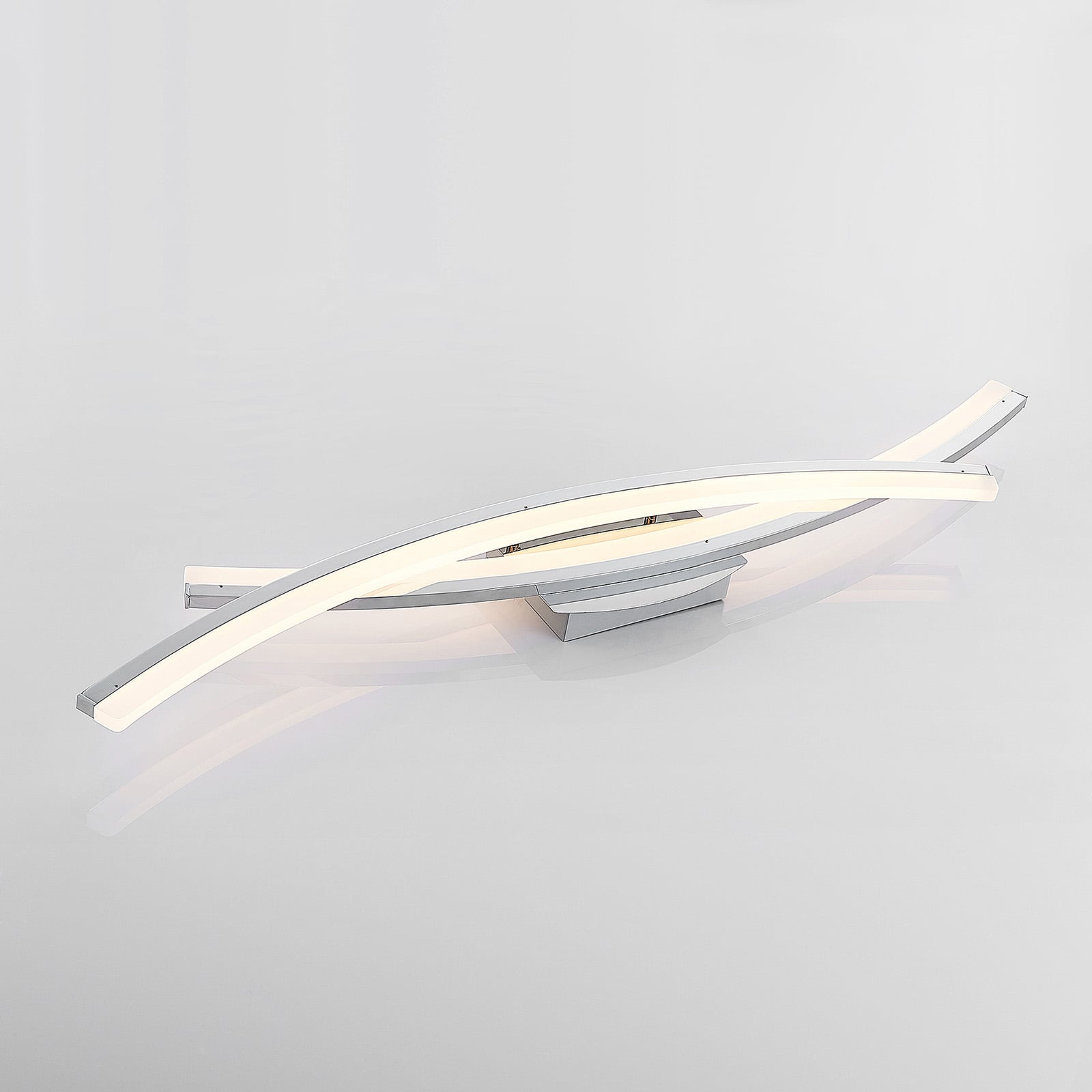 LED taklampe Elarit dimbar krom sett fra siden
