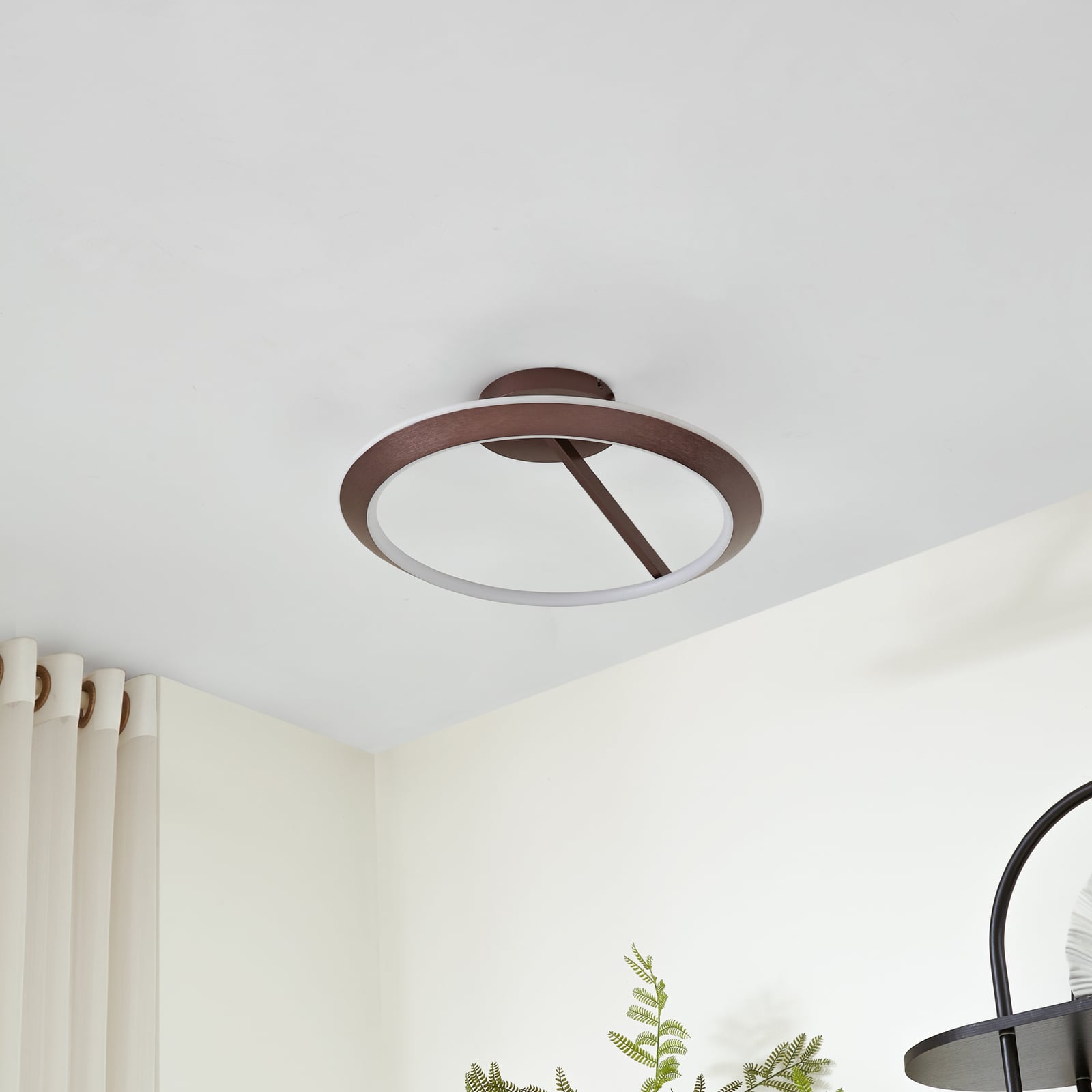 LED taklampe Eldra dimbar kaffebrun Ø56 cm detalj av dimmer