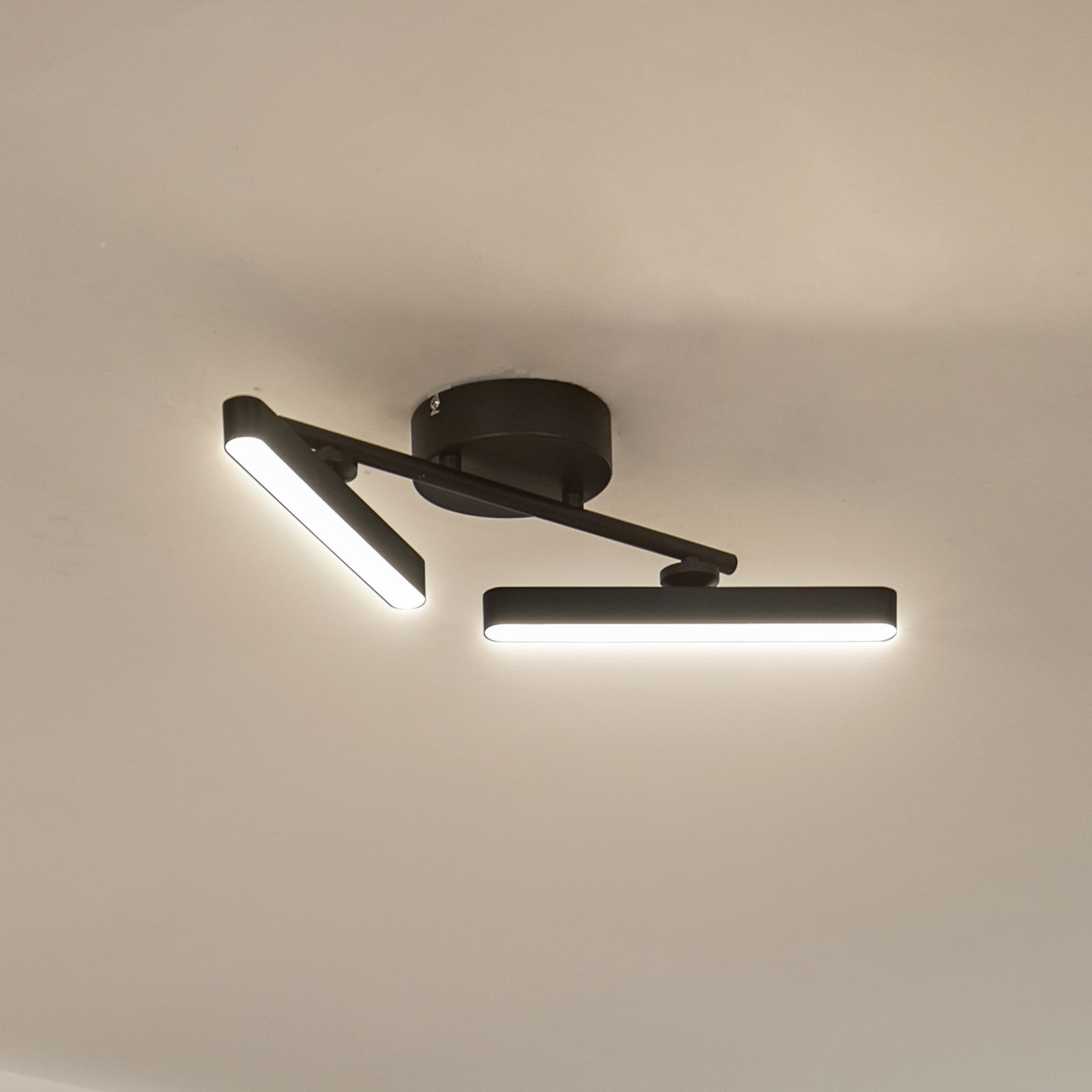 LED taklampe Eldrin 2-lys svart forfra