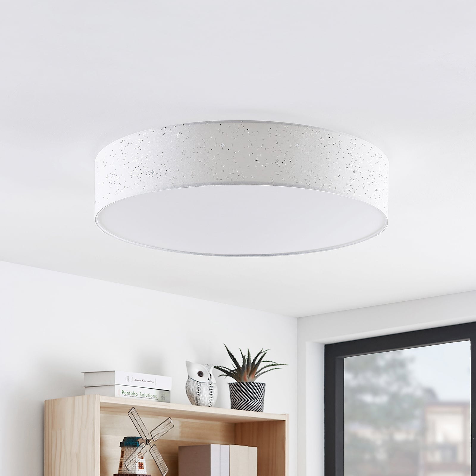 Montert LED taklampe Ellamina dimbar CCT tekstil Ø60 cm 30W i rom