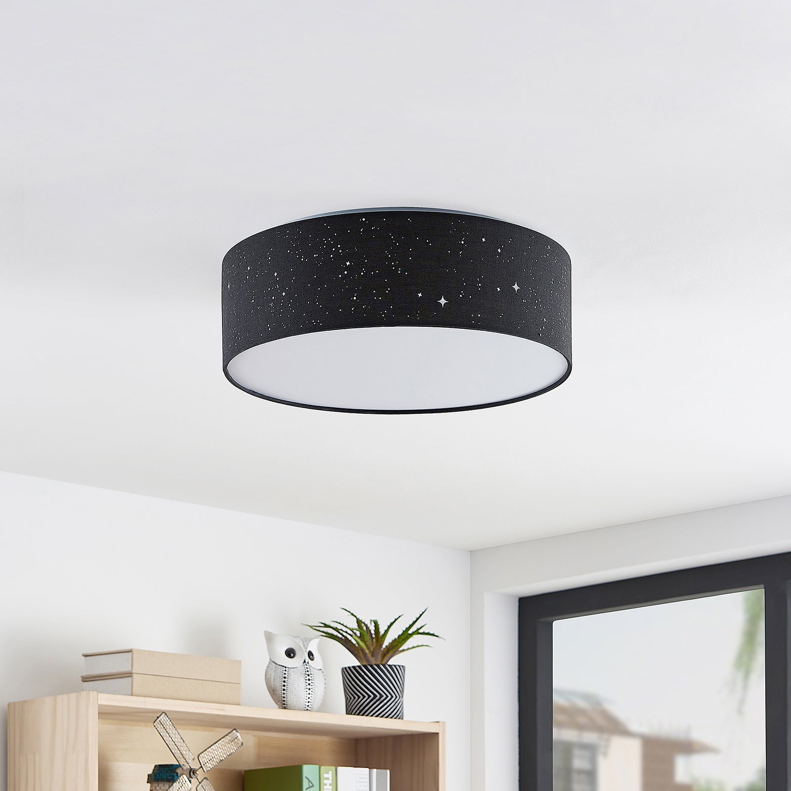 LED taklampe Ellamina svart tekstil Ø40 cm CCT stjernehimmel detalj av tekstilskjerm