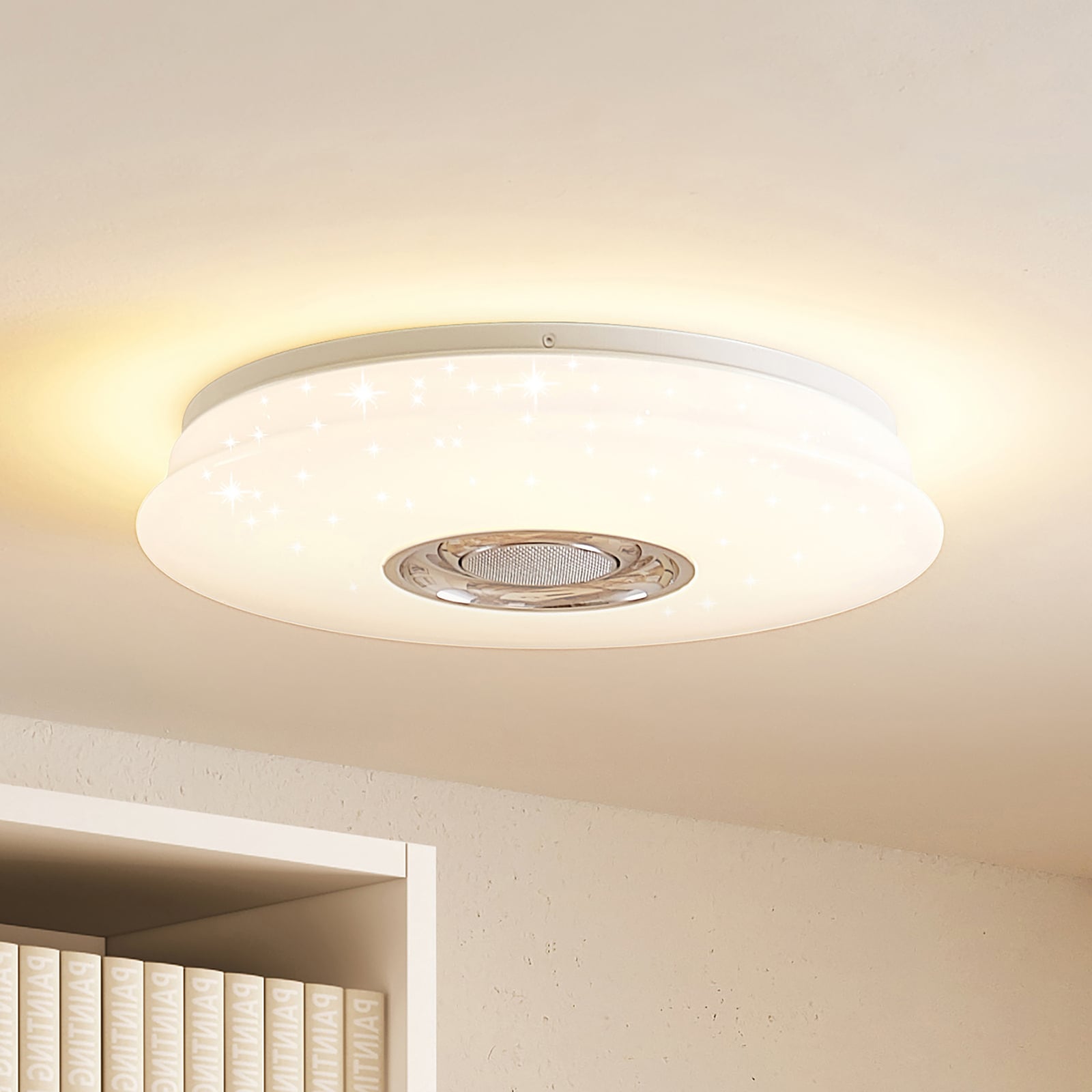 Bakside av LED taklampe Elpida RGB med høyttaler