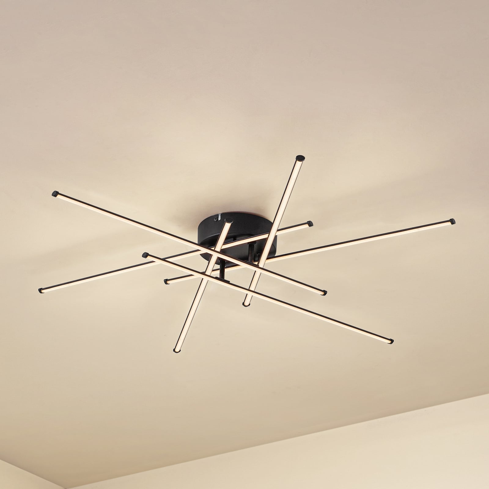 LED taklampe Elviano svart aluminium Ø80 cm forfra