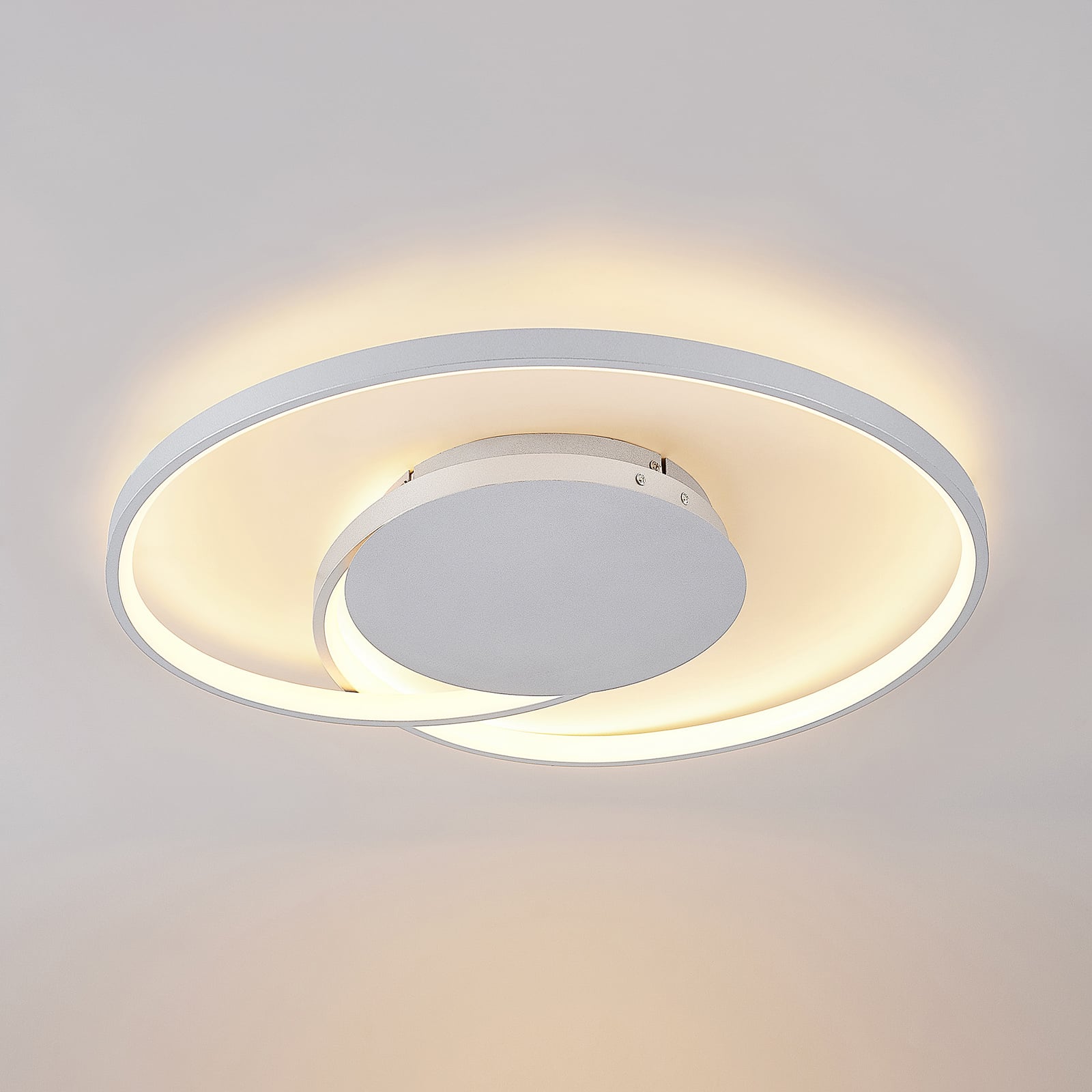 Detalj av LED taklampe Enesa sølv Ø63 cm