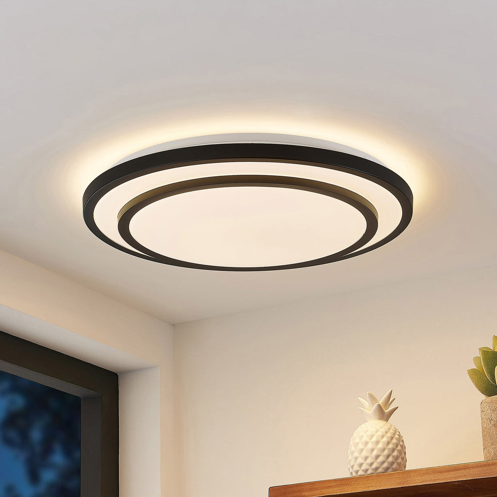 LED taklampe Essina svart dimbar CCT fjernkontroll forfra