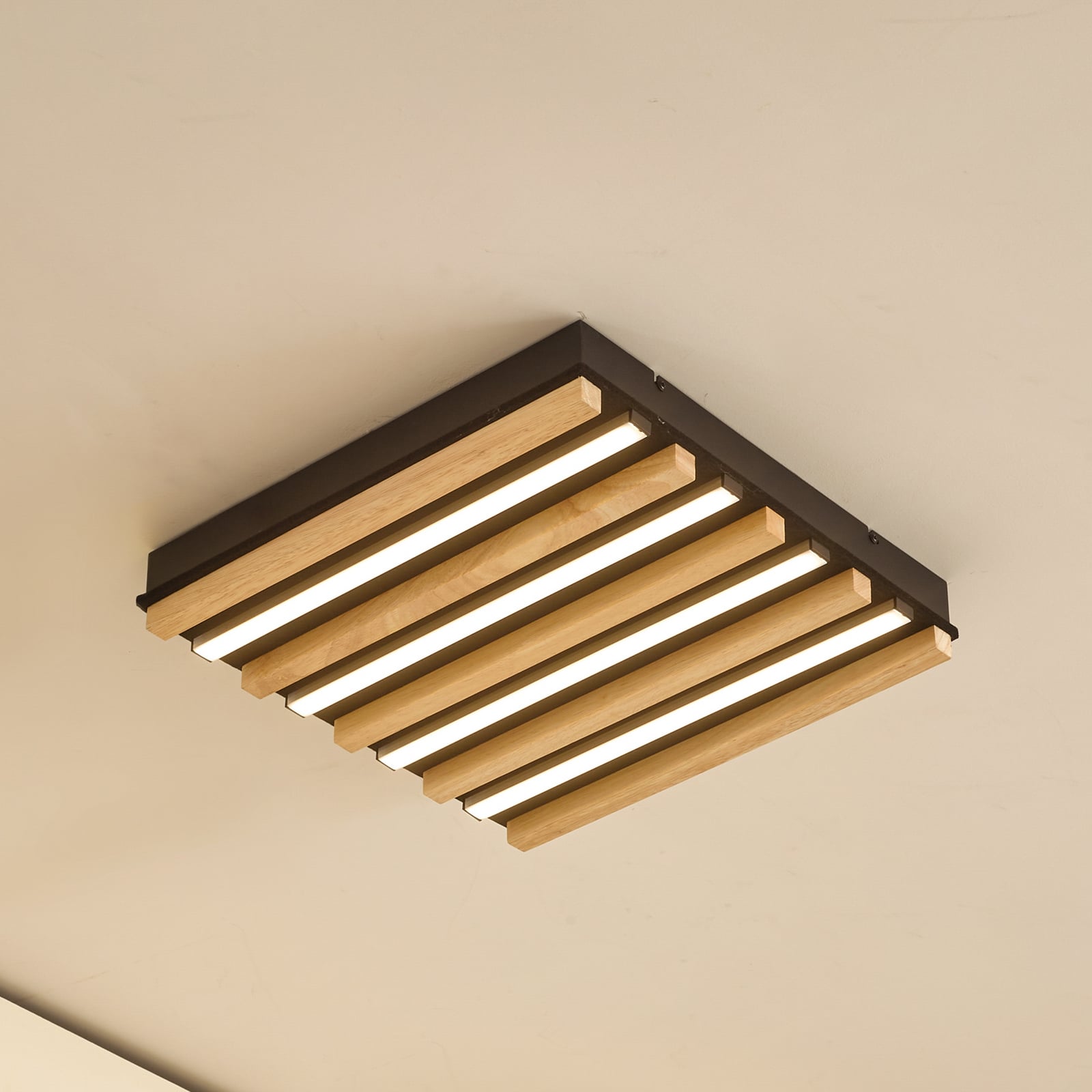 LED taklampe Firka tre og hvit forfra