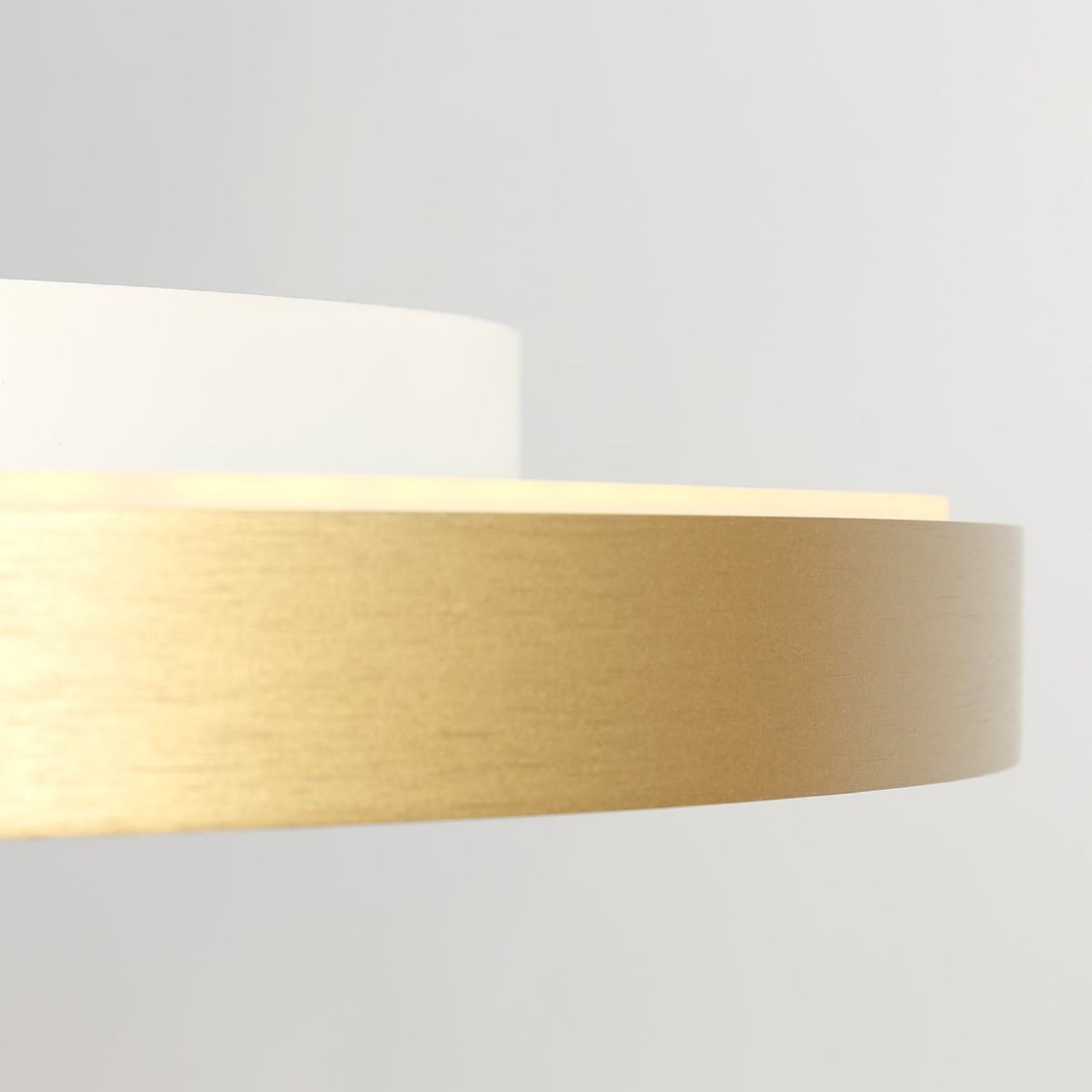 LED taklampe Flady dimbar gullfarget Ø50 cm detalj