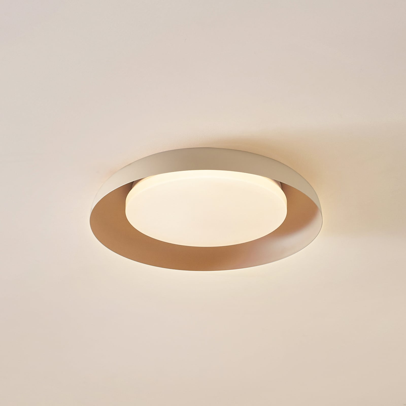 LED taklampe Florie beige metall forfra