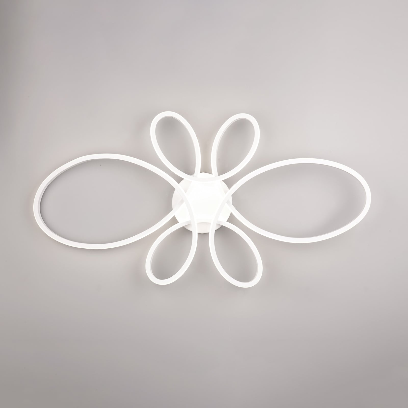 LED taklampe Fly matt hvit 4000K dimbar 83x45 cm montert