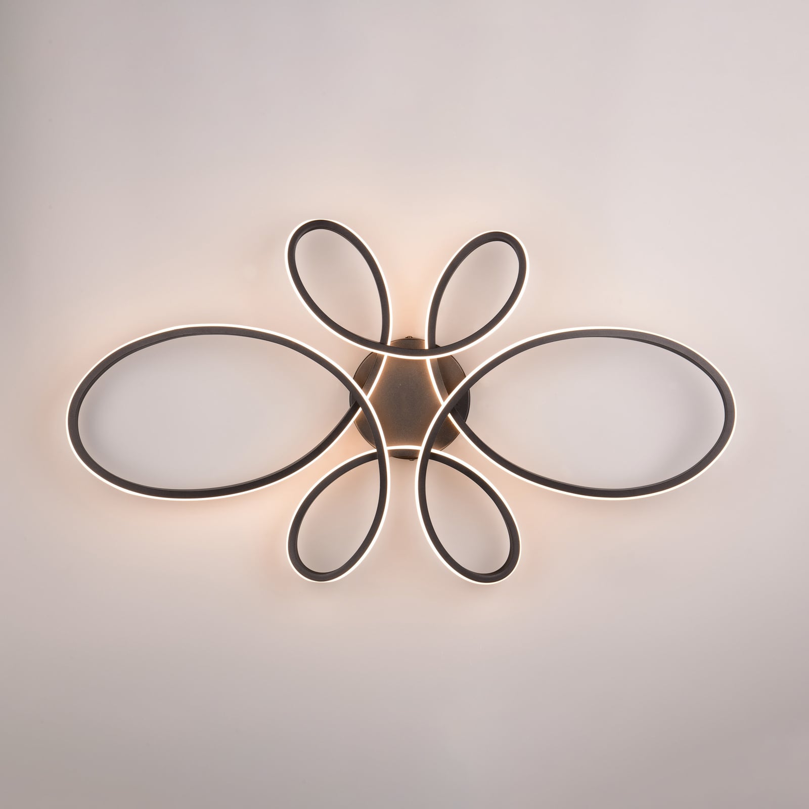 LED taklampe Fly svungne linjer svart matt montert