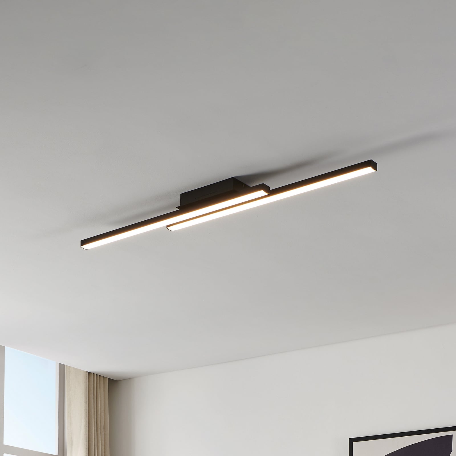 LED taklampe Fraioli-Z smart dimbar RGB 105 cm svart forfra