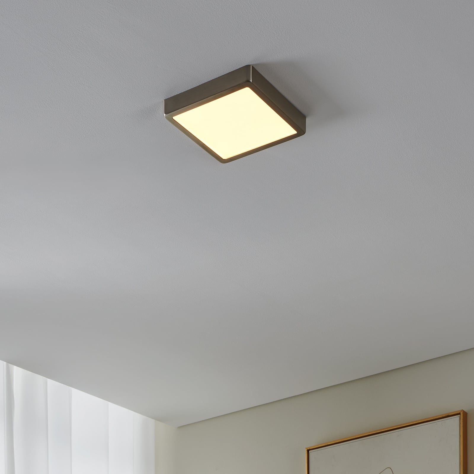 LED taklampe Fueva-Z smart Zigbee matt nikkel appstyring skjerm