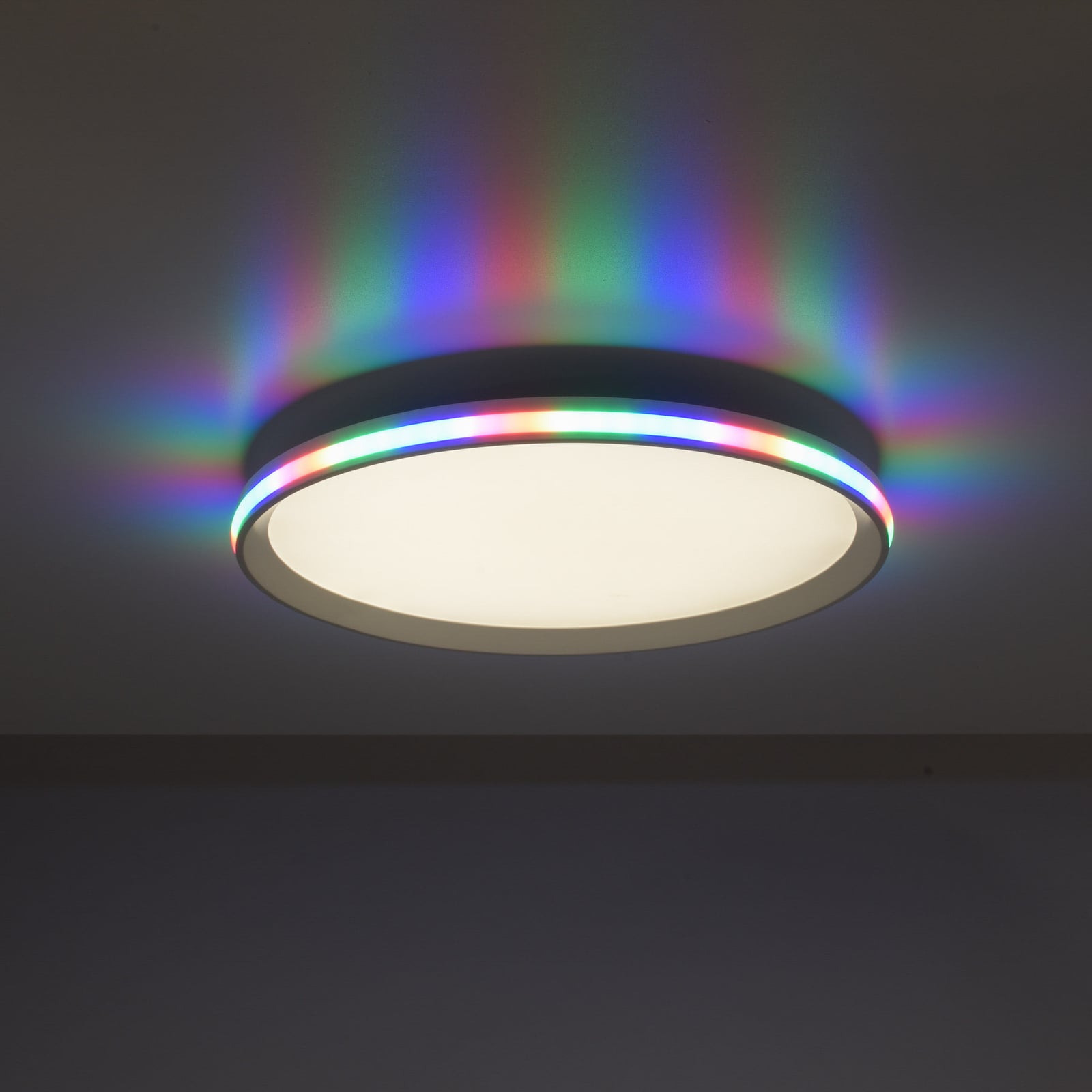 Nærbilde av LED taklampe Galactica RGB/CCT dimbar Ø45 cm med fjernkontroll