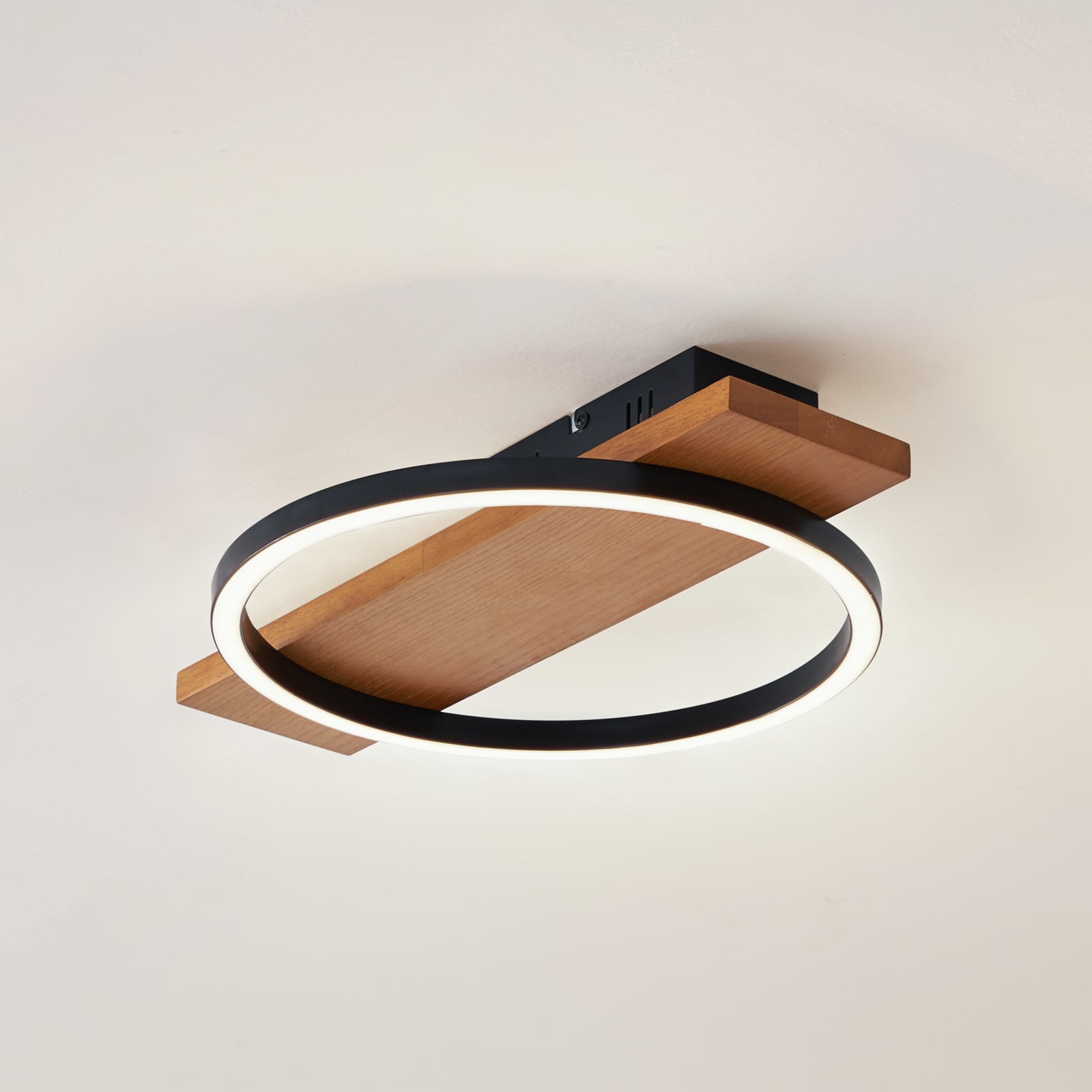 LED taklampe Galad dimbar tre og hvit Ø30 cm forfra