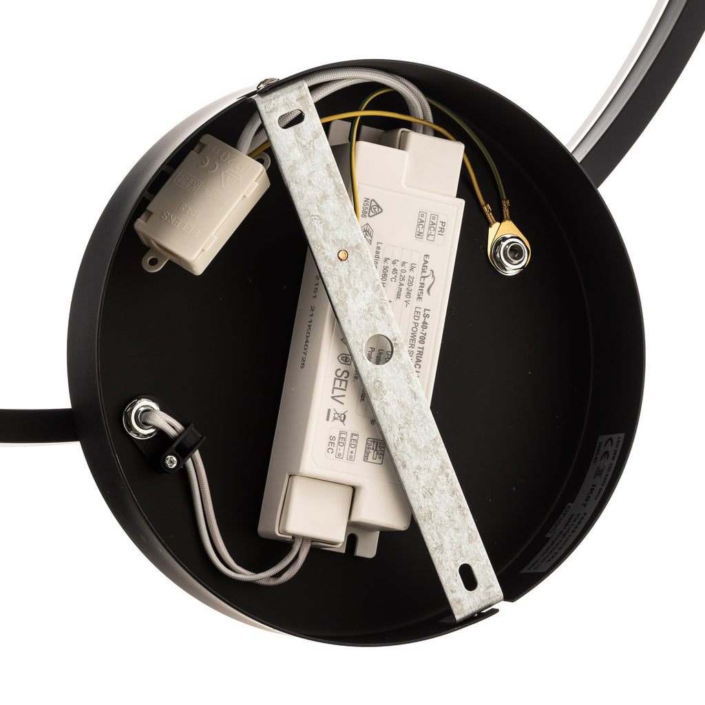 LED taklampe Giotto ringformet dimbar svart med lys på