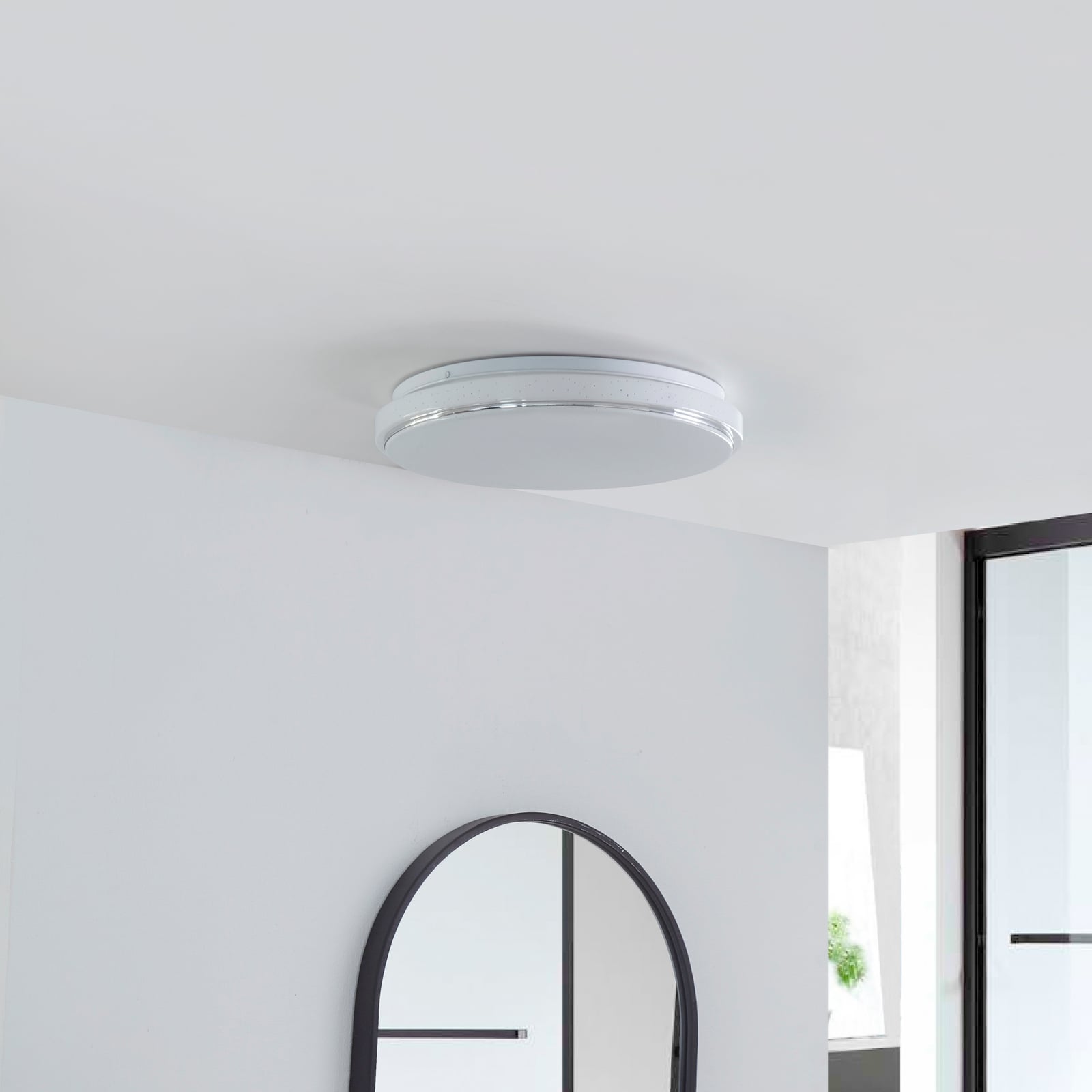 Detalj av LED taklampe Glamo hvit/krom