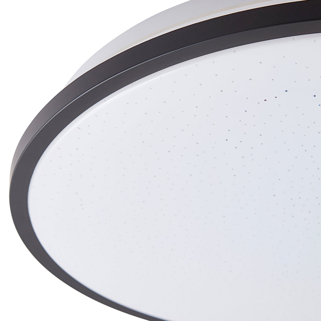 Nærbilde av stjerneeffekt på LED taklampe Glane