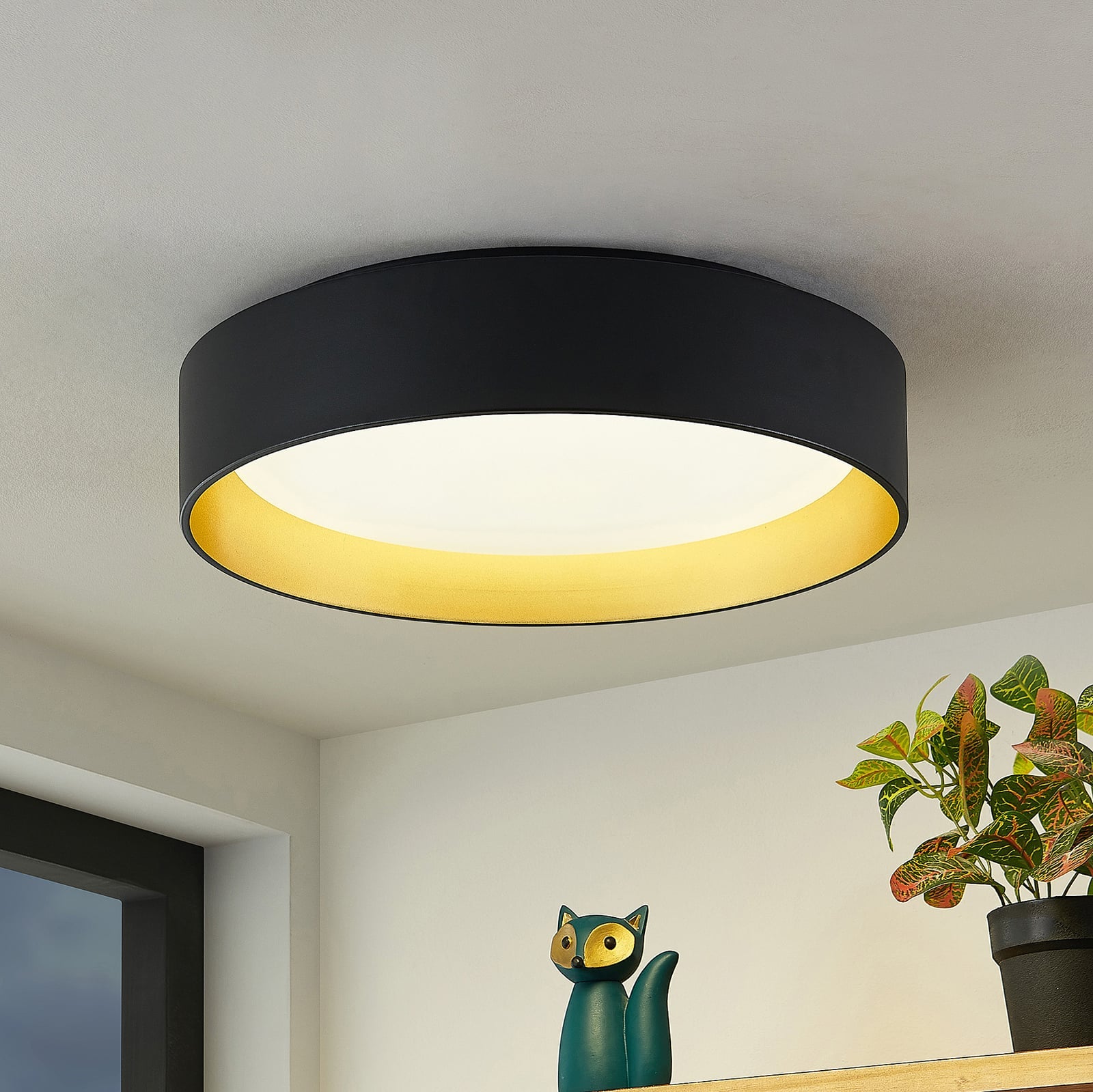 LED taklampe Gracjan svart/gull dimbar CCT Ø45 cm forfra