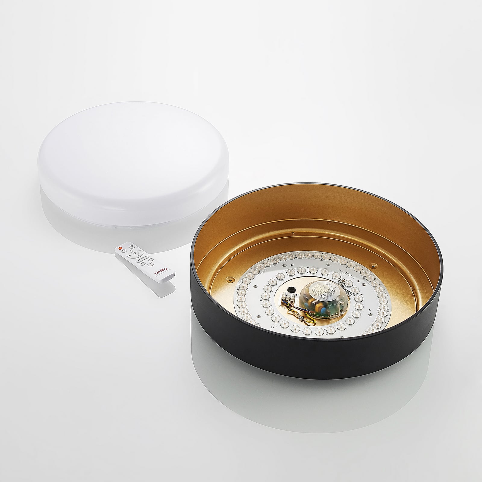 Nærbilde av LED taklampe Gracjan svart/gull dimbar CCT Ø45 cm