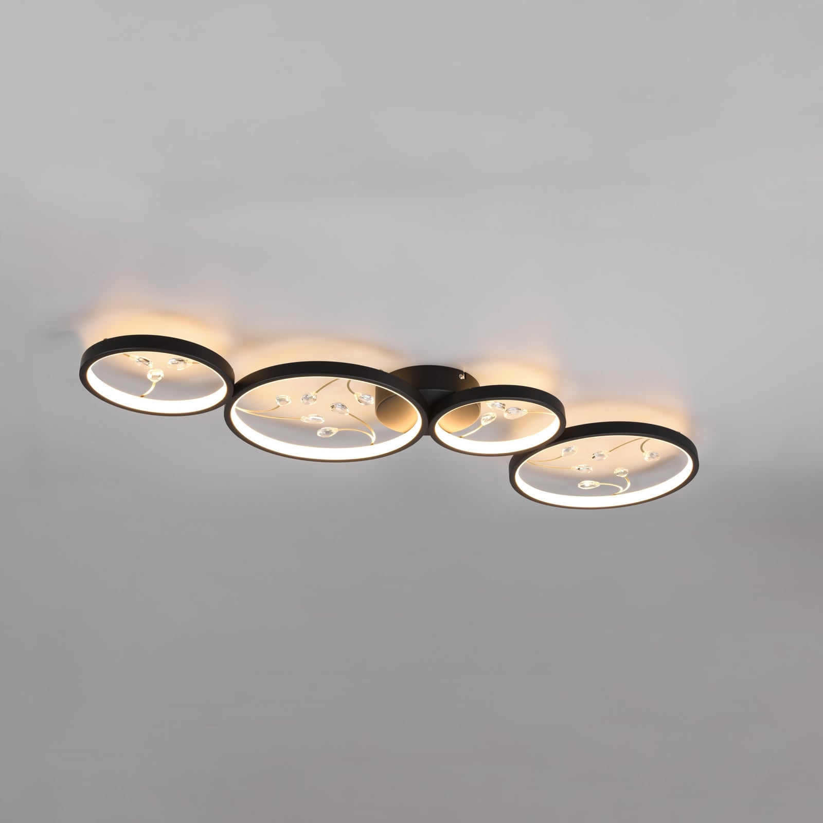 LED taklampe Groovy 4-lys svart 95x40 cm forfra