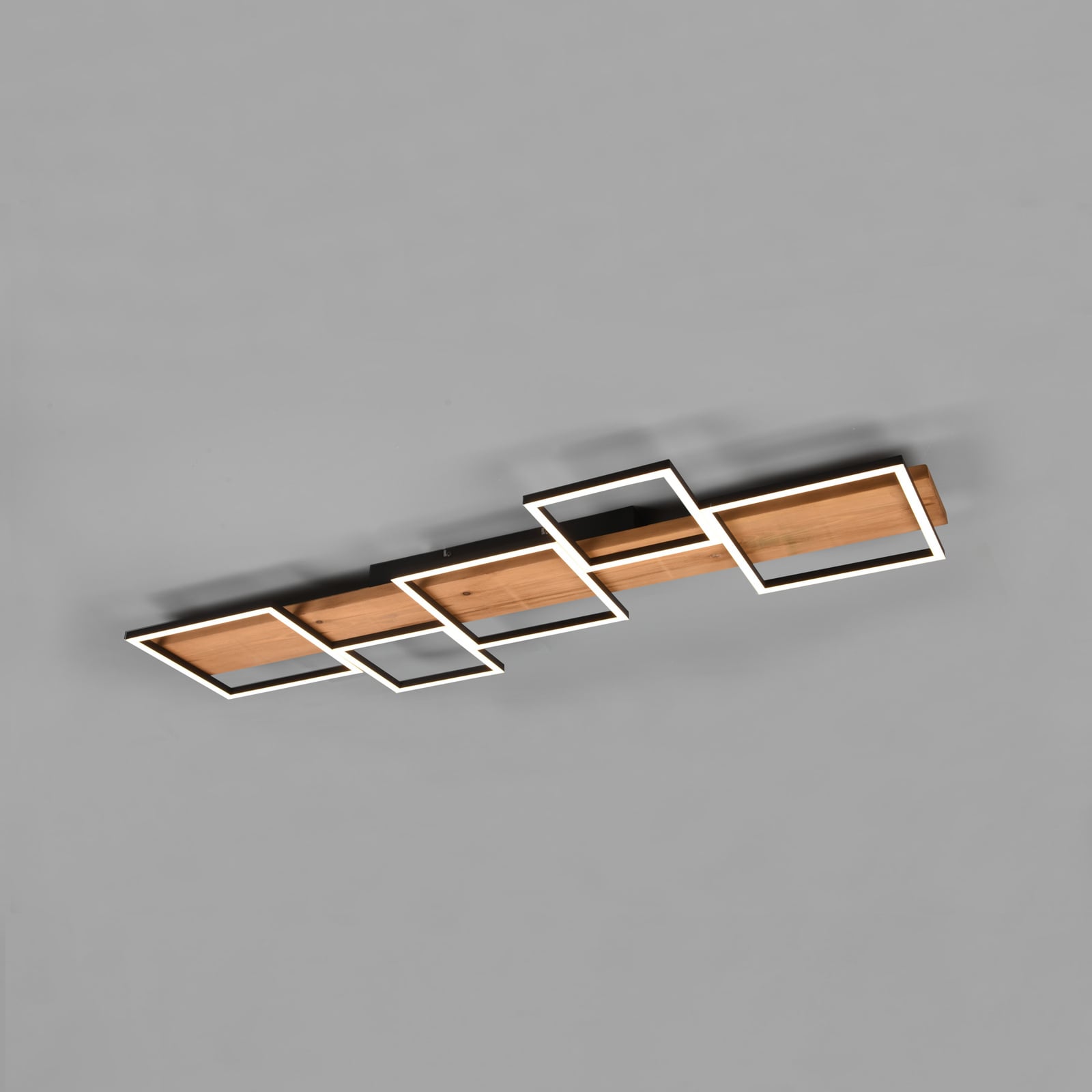 Detaljbilde av dimmer og materialer på LED taklampe Harper Trio Lighting
