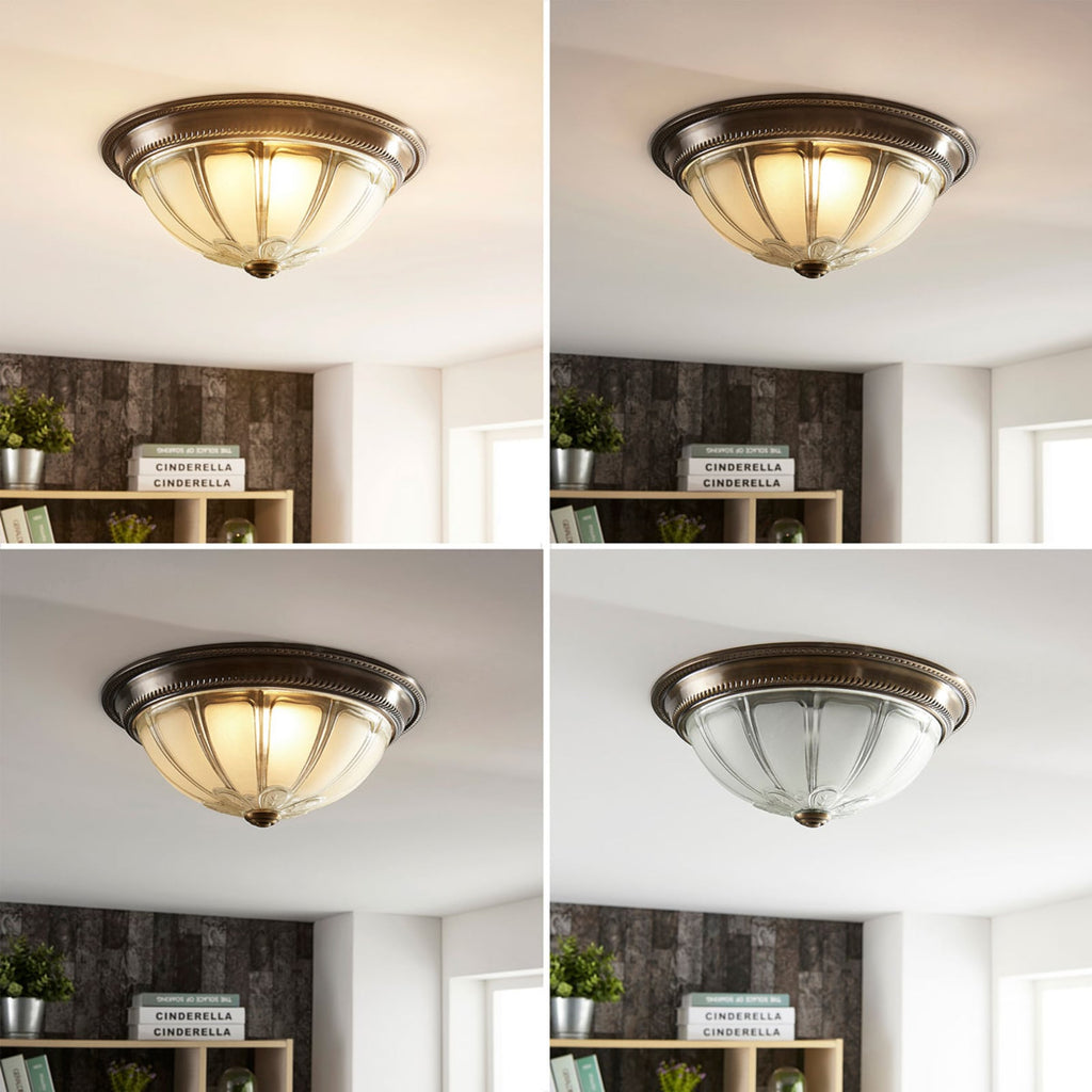 LED taklampe Henja dimbar antikk messing glass montert i rom