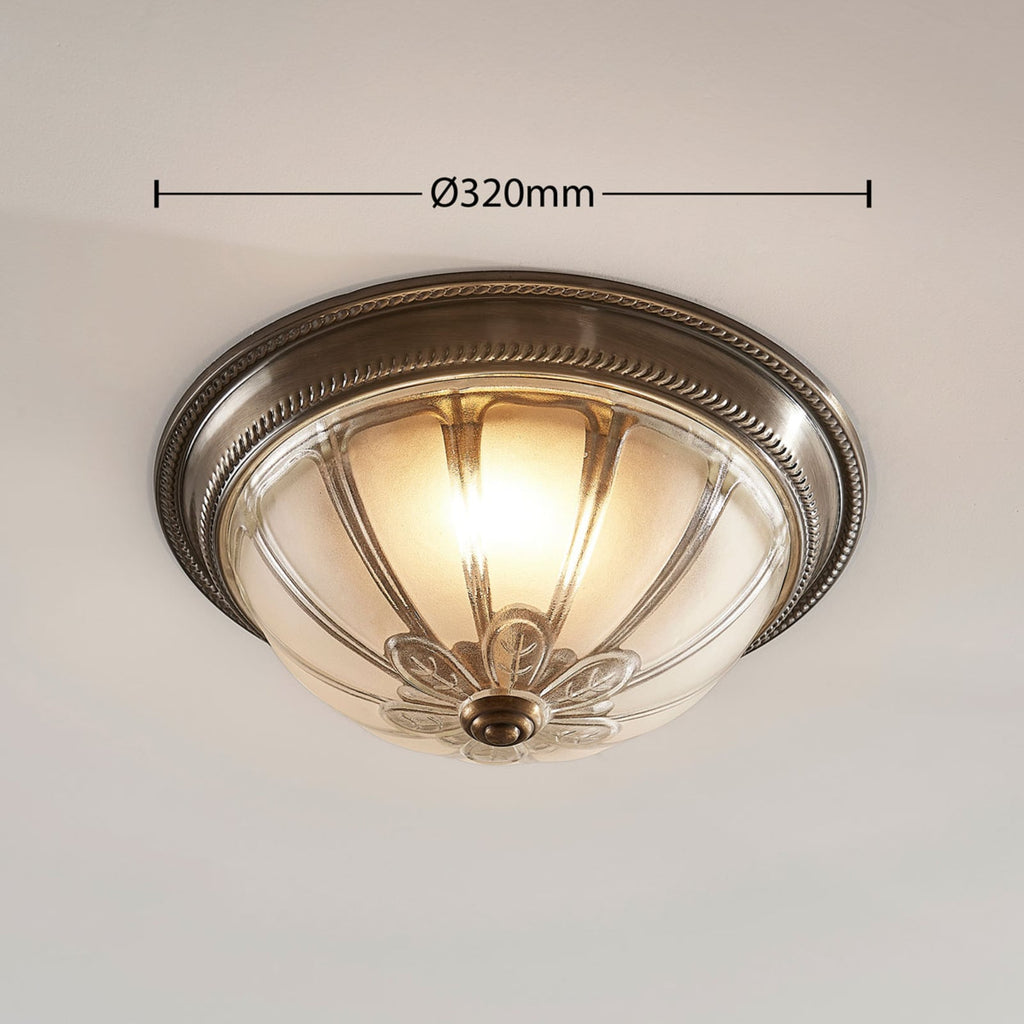 LED taklampe Henja dimbar antikk messing glass nærbilde metallkant
