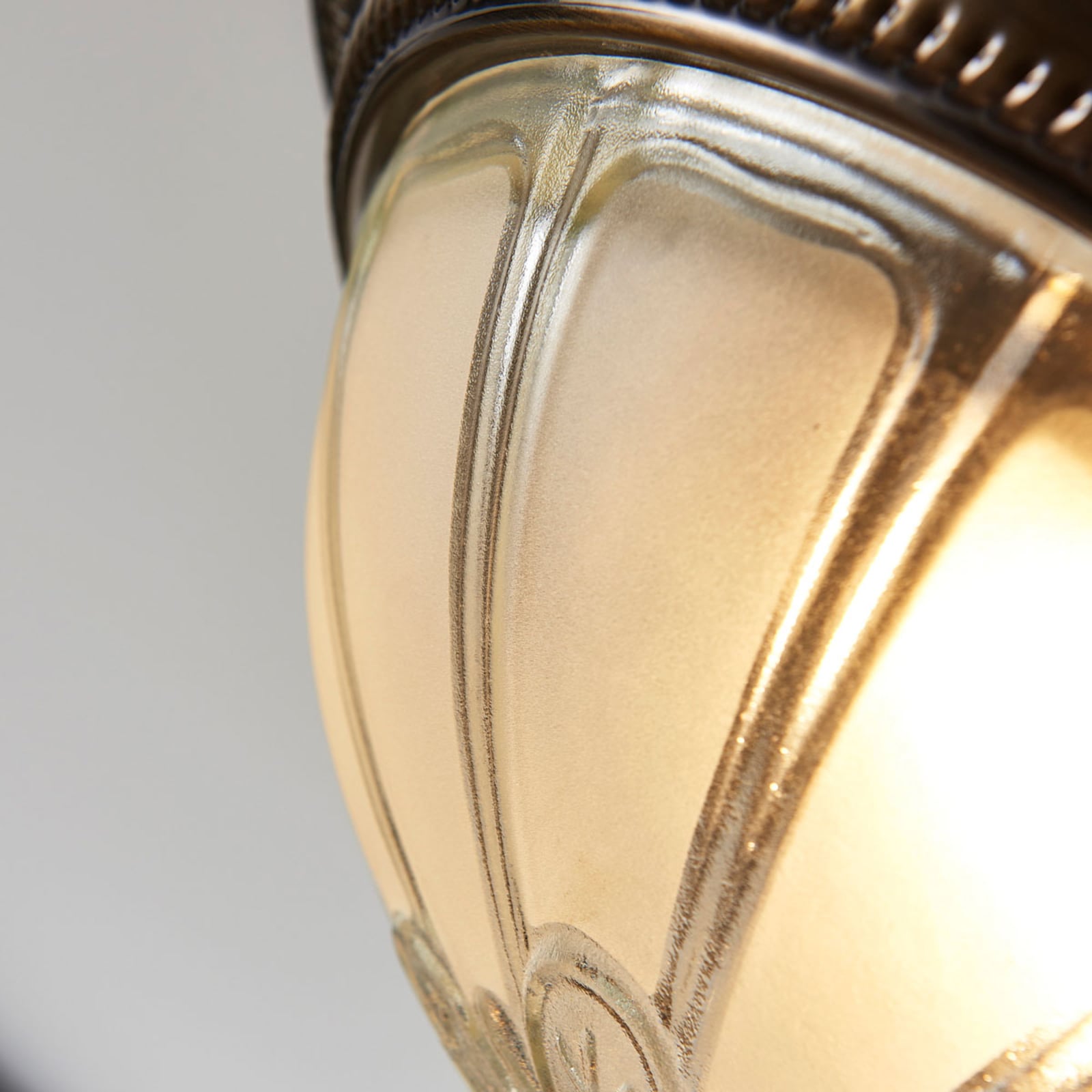 LED taklampe Henja dimbar antikk messing glass sideprofil